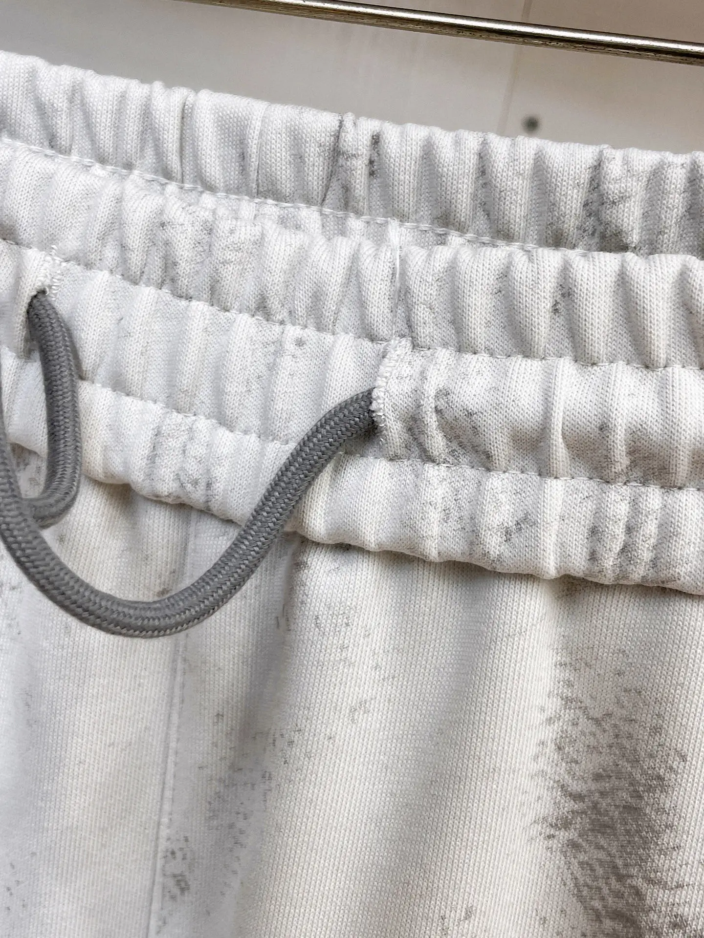 Logo-Appliqué Acid-Wash Sweatpants D29014999 — view 8
