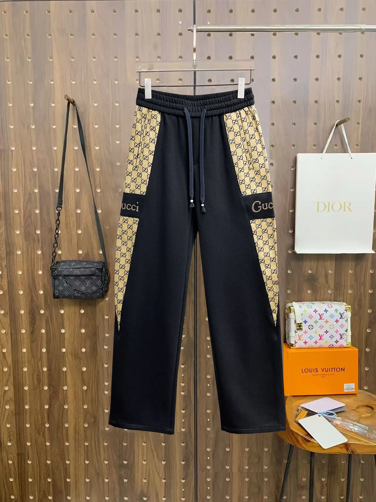 Logo-Print Panelled Cotton-Blend Sweatpants D29014924
