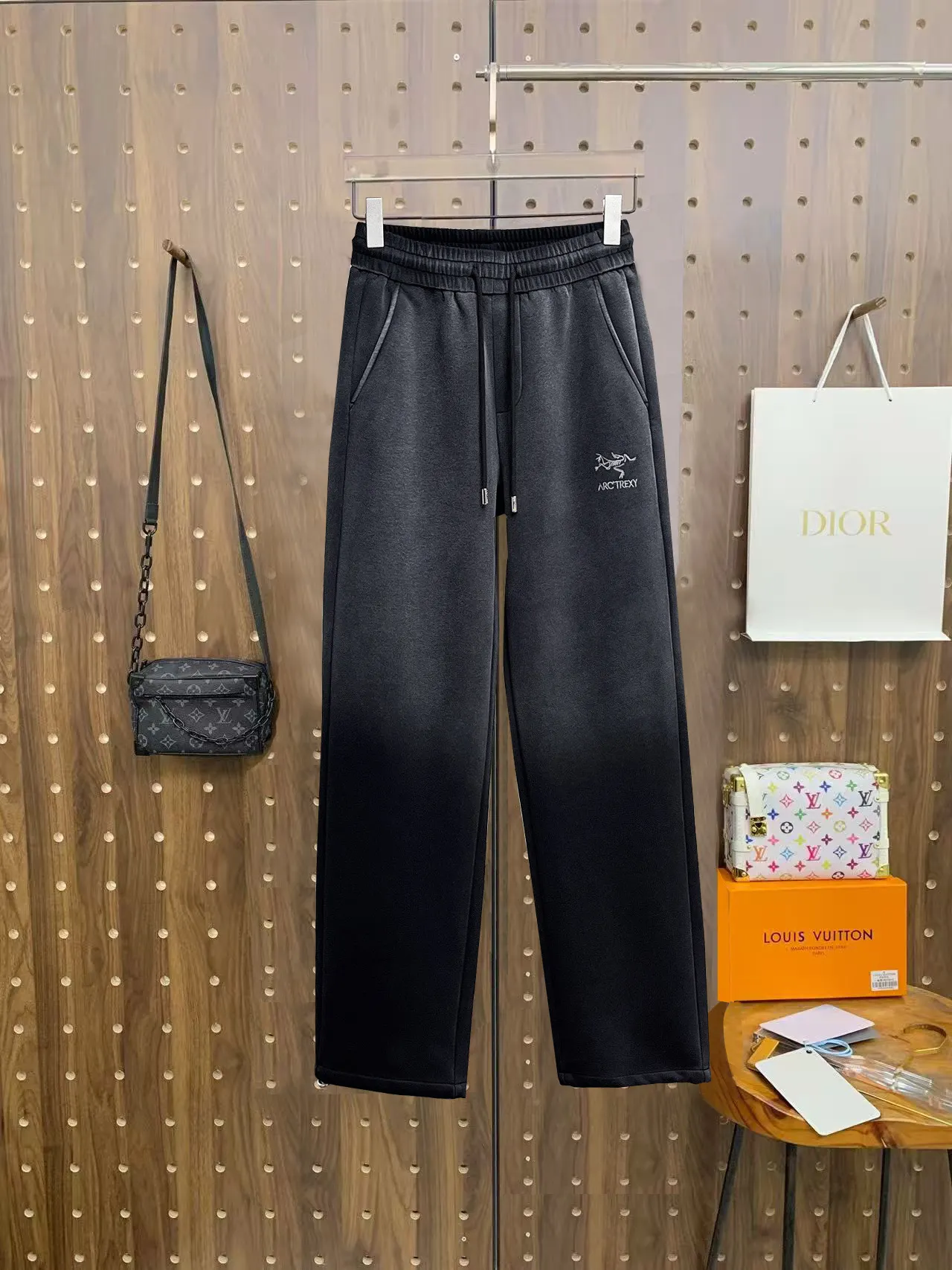 Logo-Embroidered Cotton-Blend Sweatpants D29015039