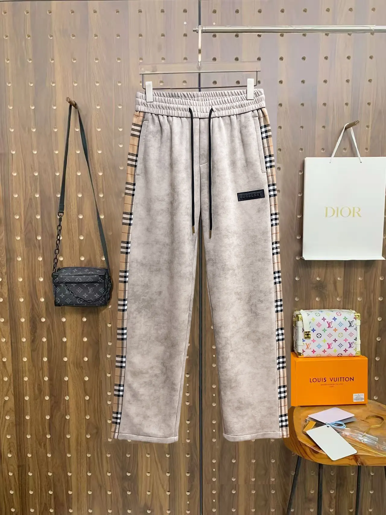 Check-Panel Logo Sweatpants D29015053