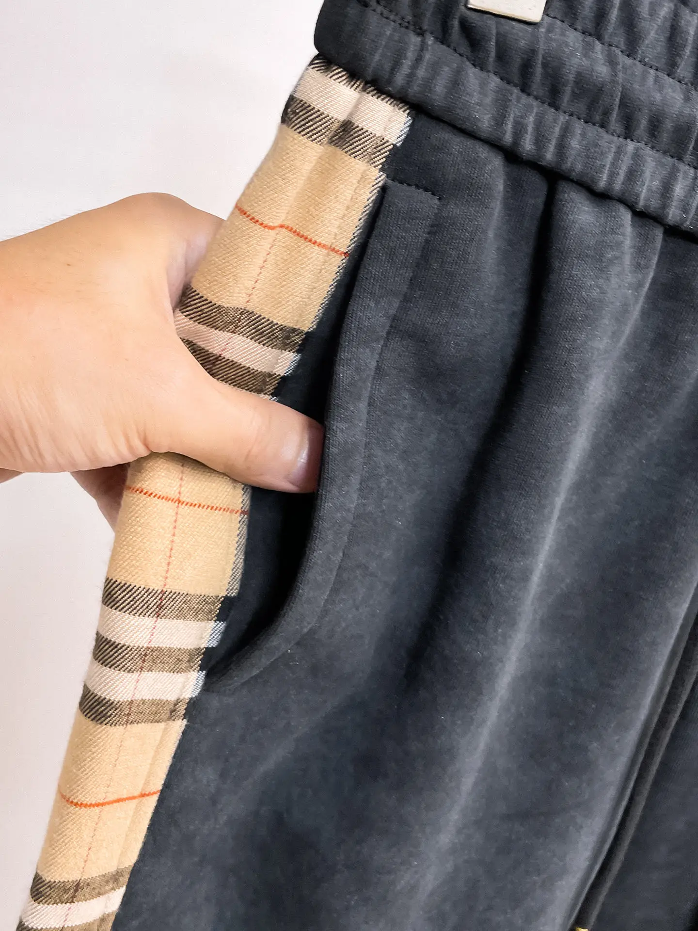 Check-Trimmed Cotton-Blend Sweatpants D29015054 — view 5