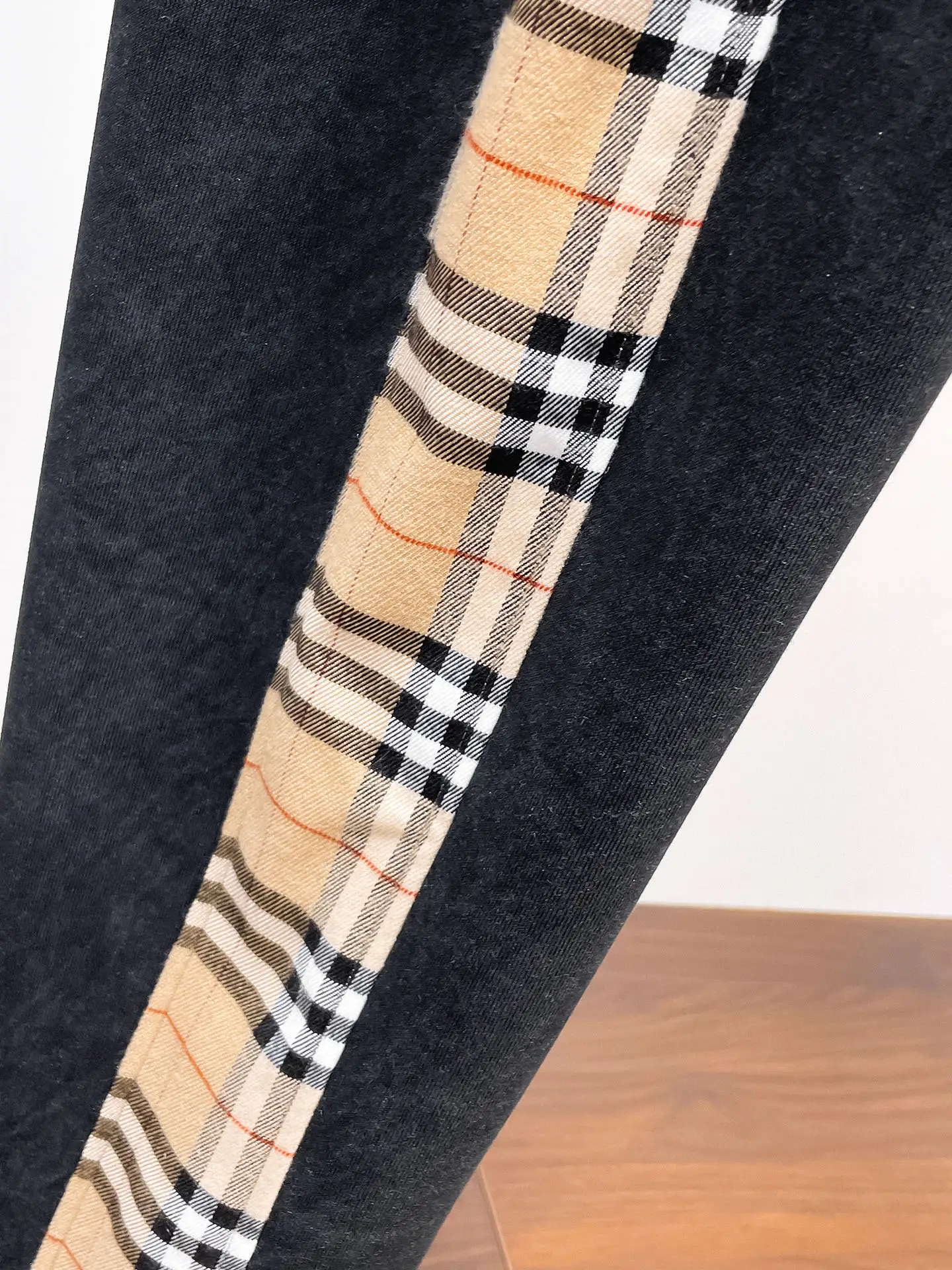 Check-Trimmed Cotton-Blend Sweatpants D29015054 — view 7