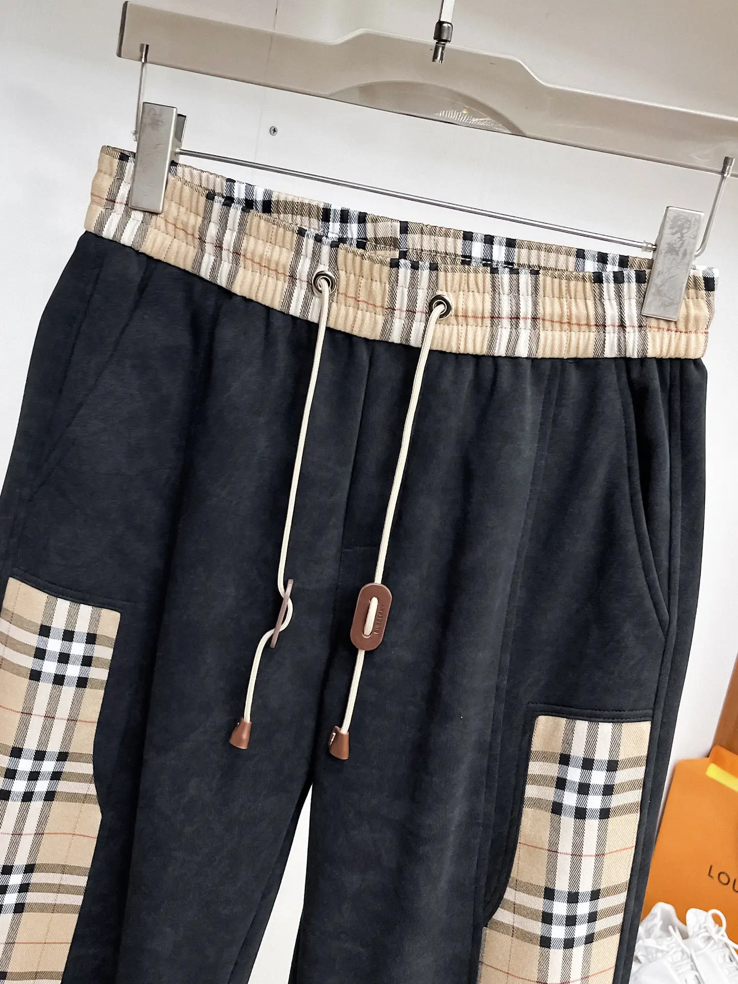 Check-Panelled Drawstring Sweatpants D29014998 — view 3