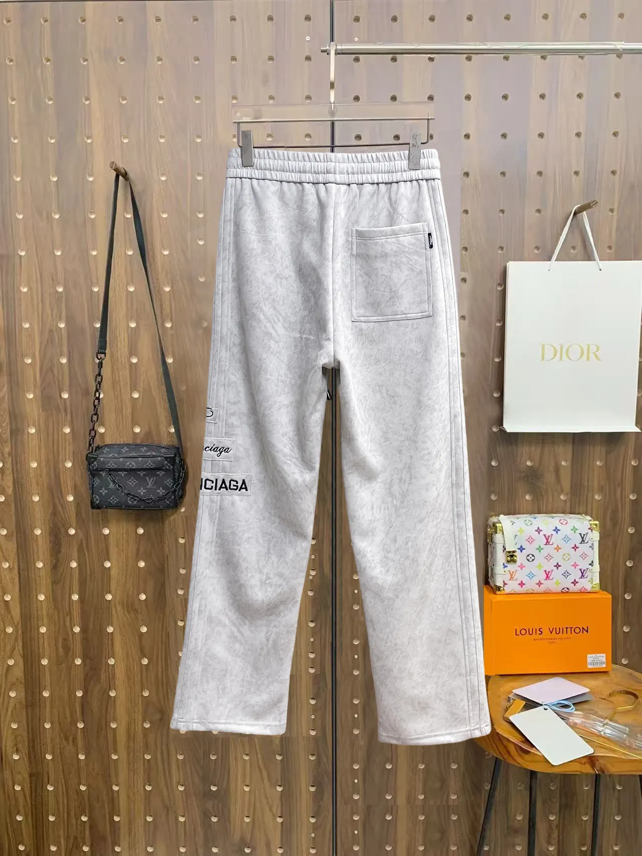 Logo-Patch Straight-Leg Sweatpants D29015055 — view 2