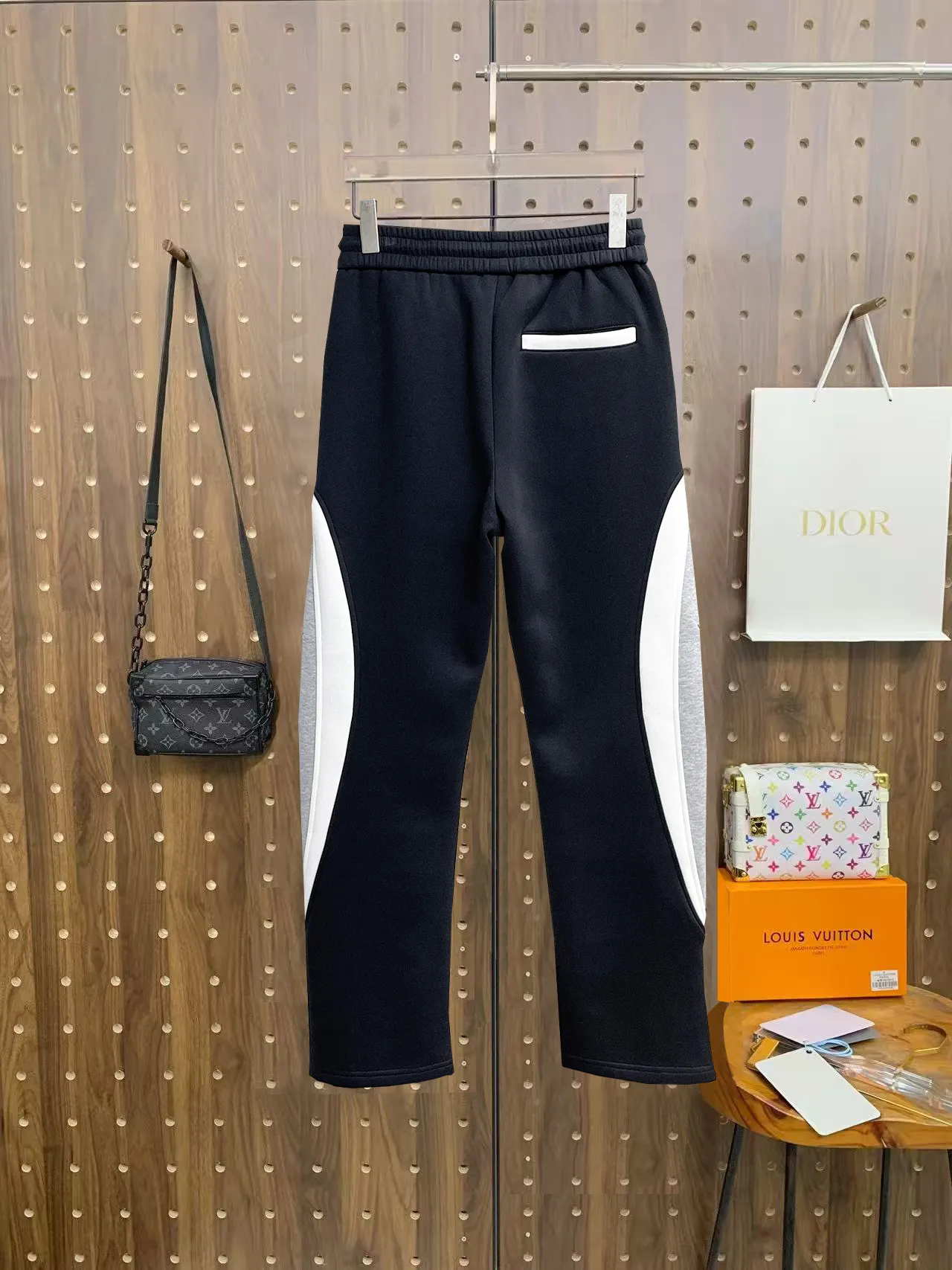 Logo-Print Color-Block Sweatpants D29014922 — view 2