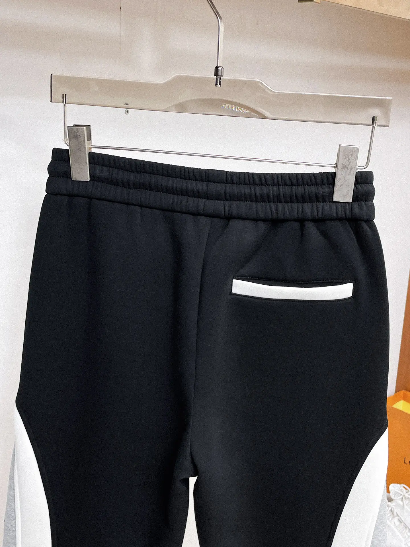 Logo-Print Color-Block Sweatpants D29014922 — view 7