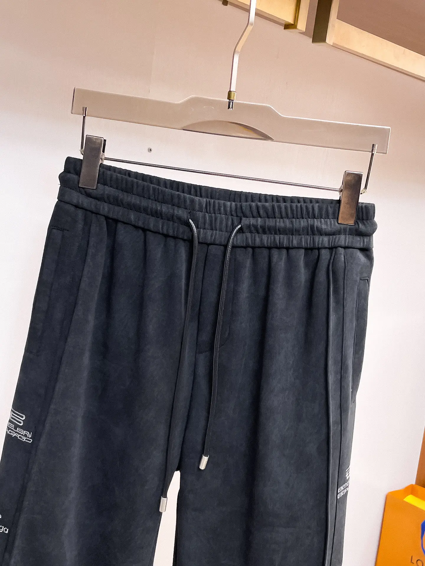 Logo-Print Wide-Leg Sweatpants D29014891 — view 3