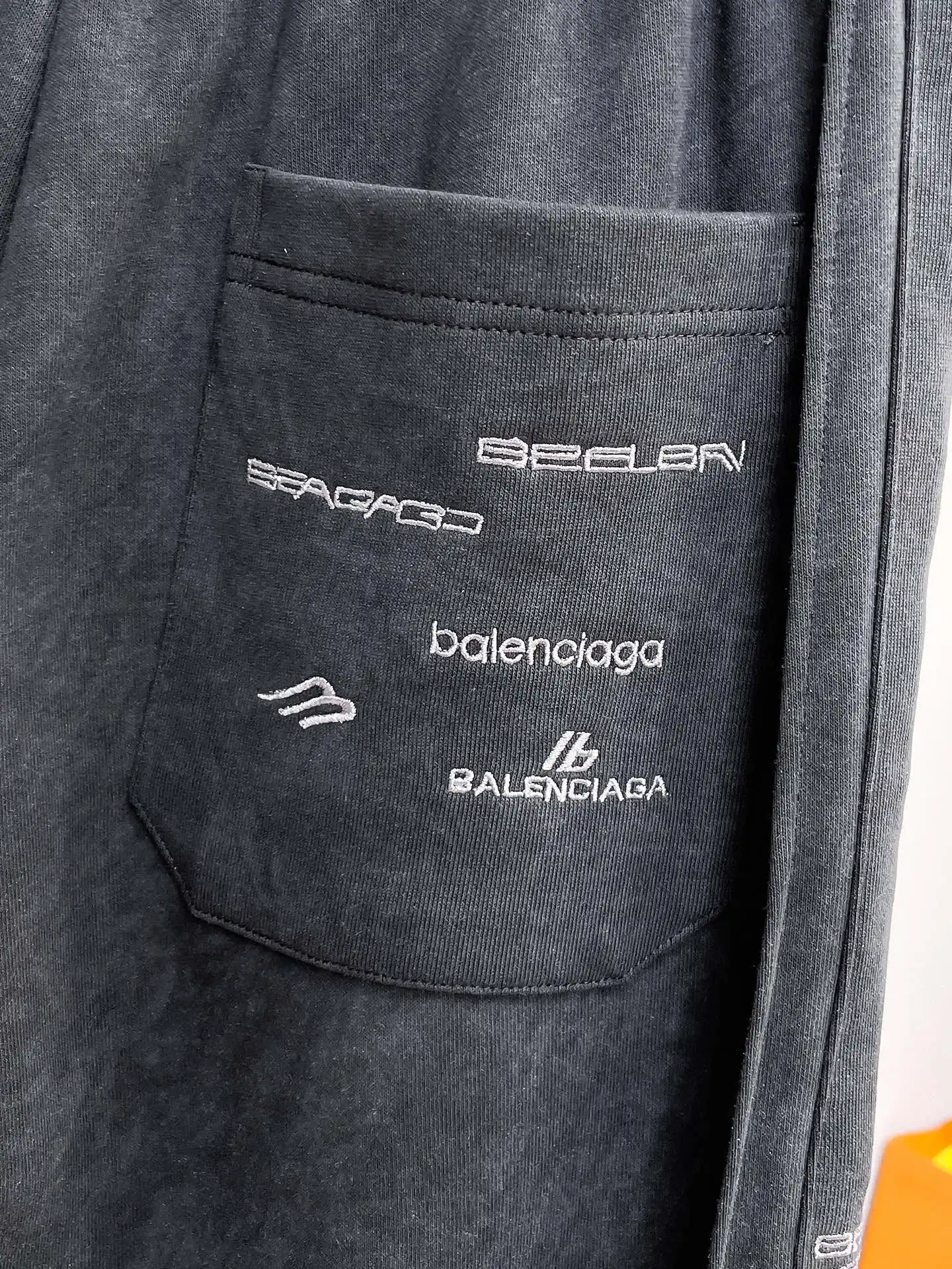Logo-Print Wide-Leg Sweatpants D29014891 — view 9