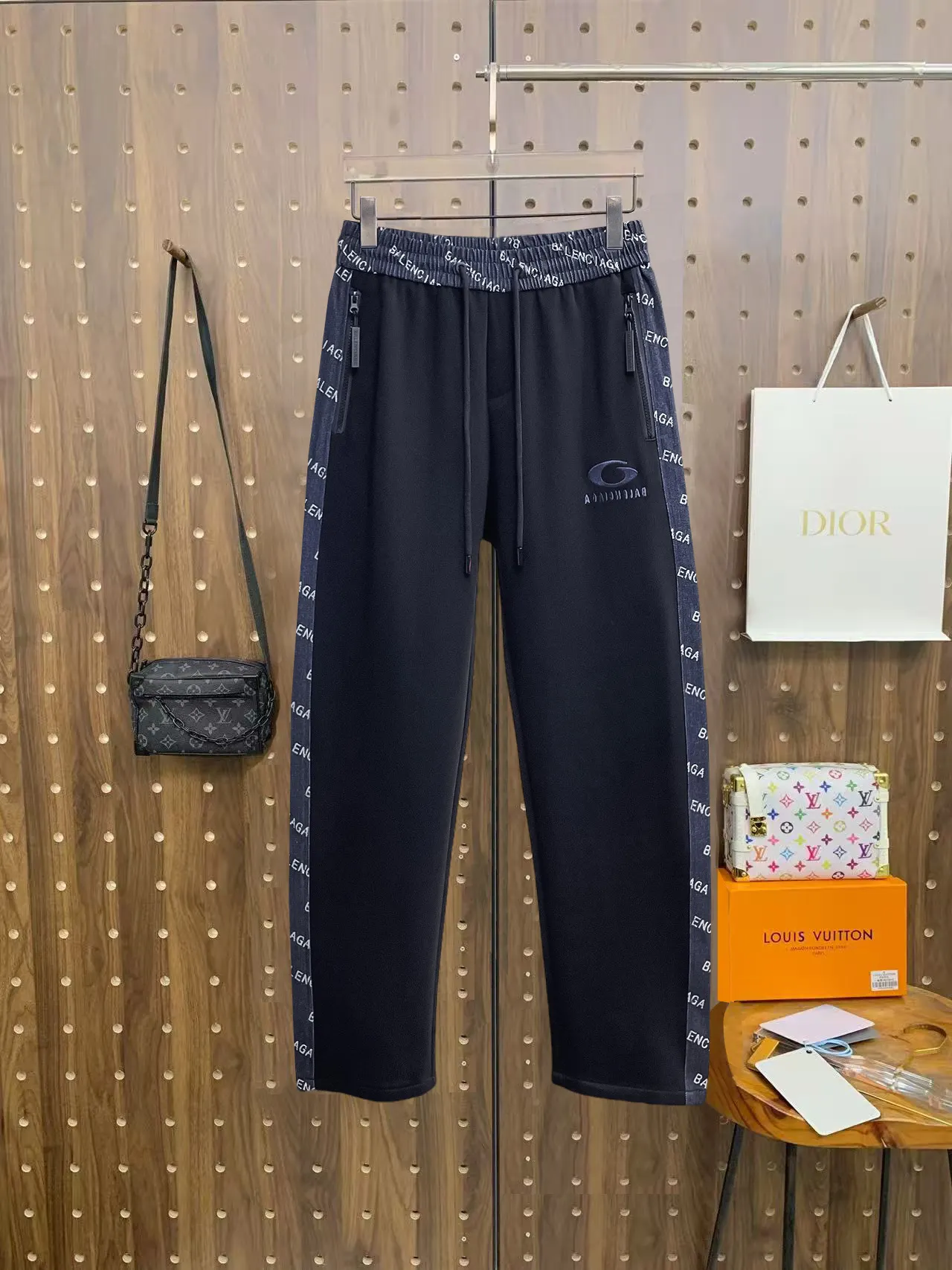 Logo-Print Side-Stripe Sweatpants D29014892