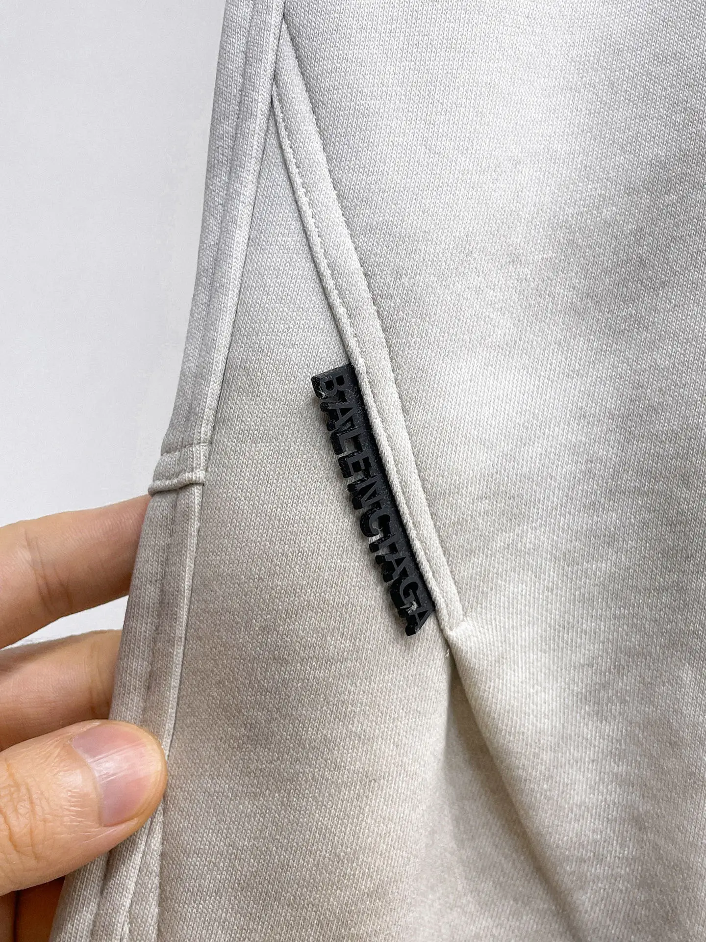 Logo-Appliquéd Acid-Wash Sweatpants D29014918 — view 4