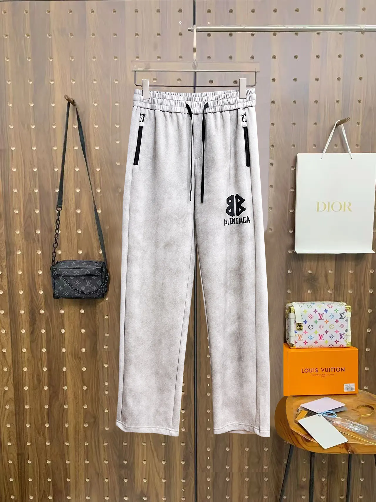 Logo-Print Straight-Leg Sweatpants D29014916