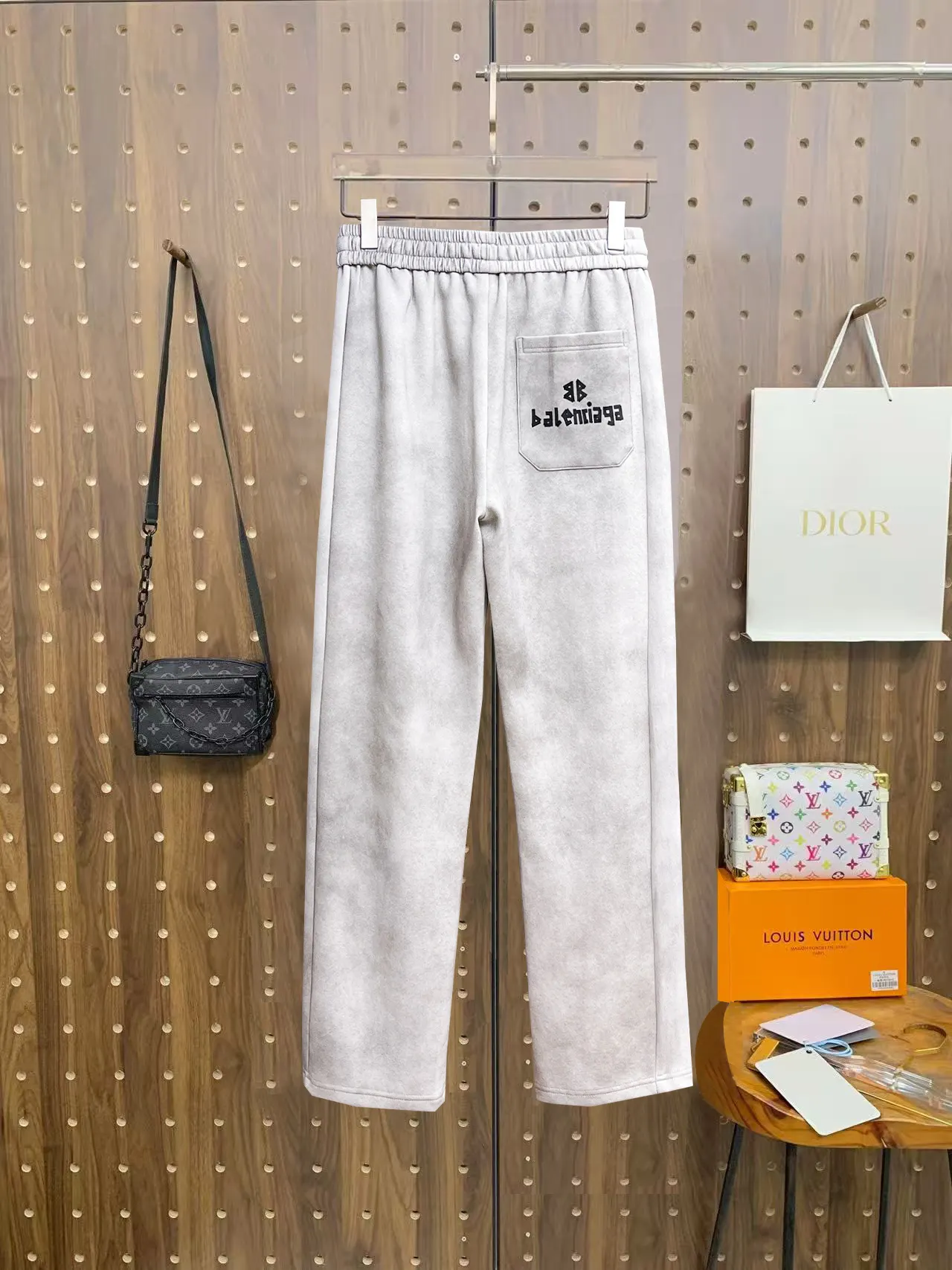 Logo-Print Straight-Leg Sweatpants D29014916 — view 2