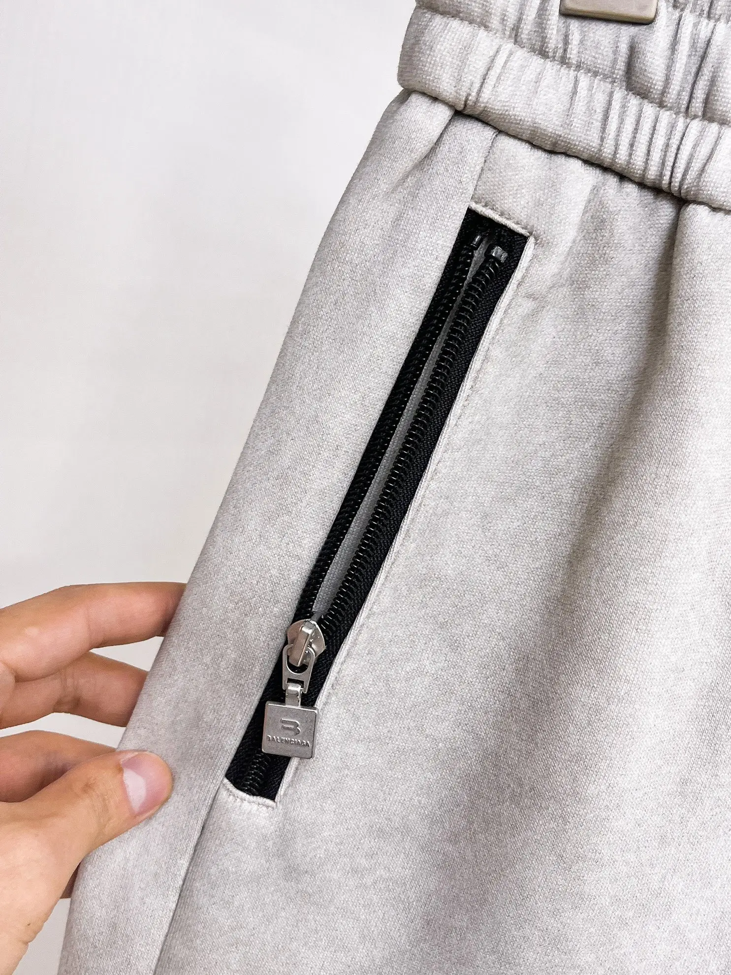 Logo-Print Straight-Leg Sweatpants D29014916 — view 5