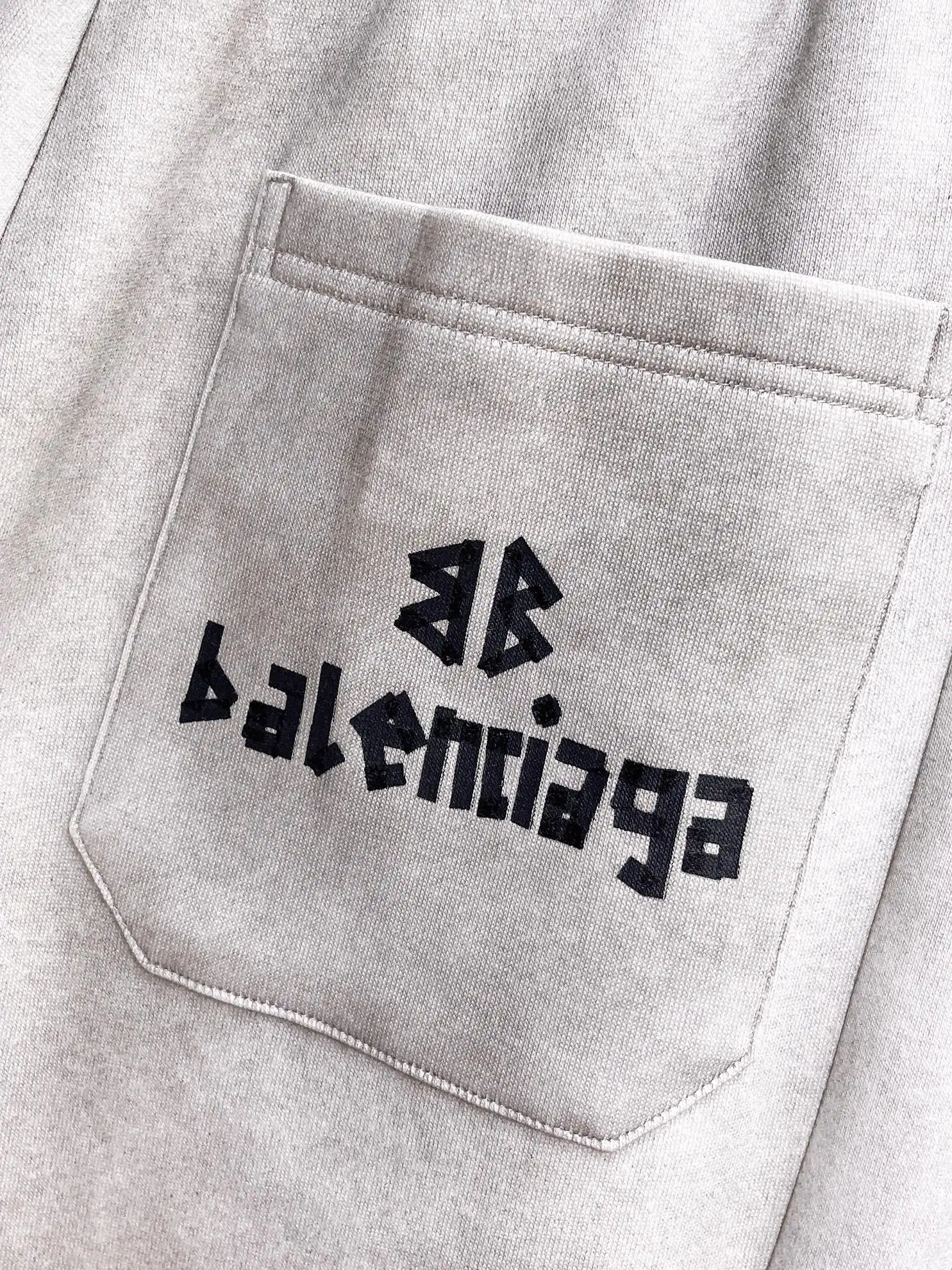 Logo-Print Straight-Leg Sweatpants D29014916 — view 9