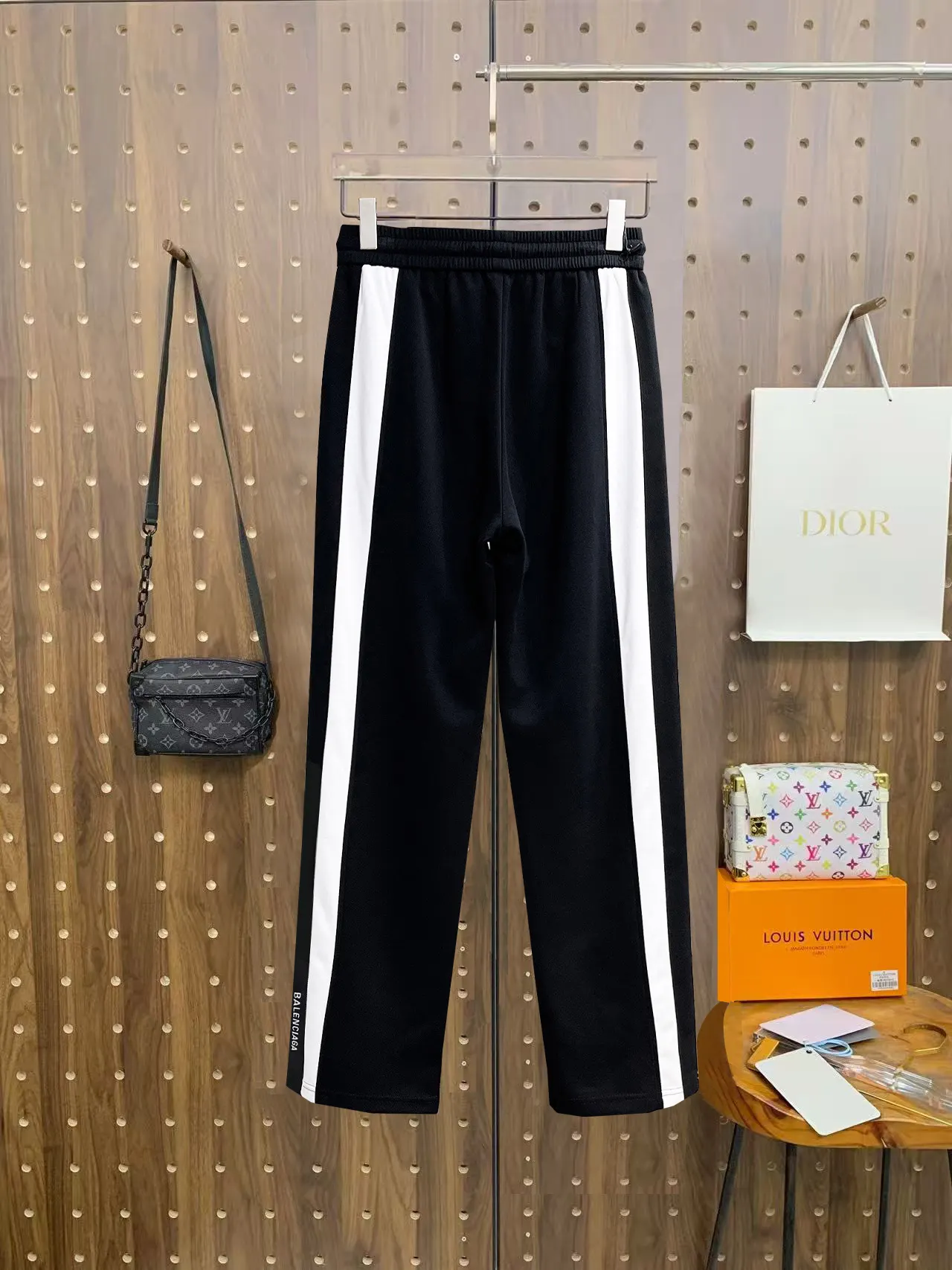 Side-Stripe Logo Track Pants D29014912 — view 2