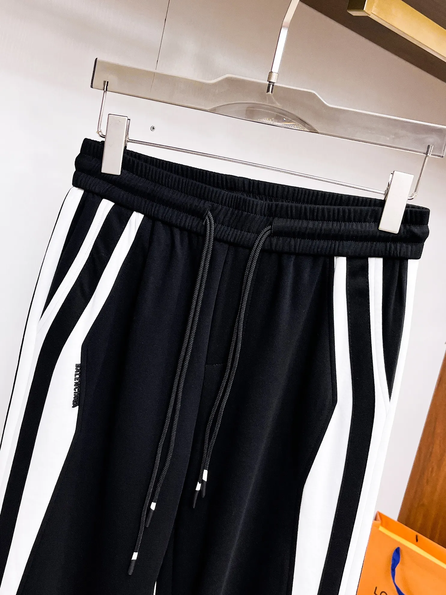 Side-Stripe Logo Track Pants D29014912 — view 3