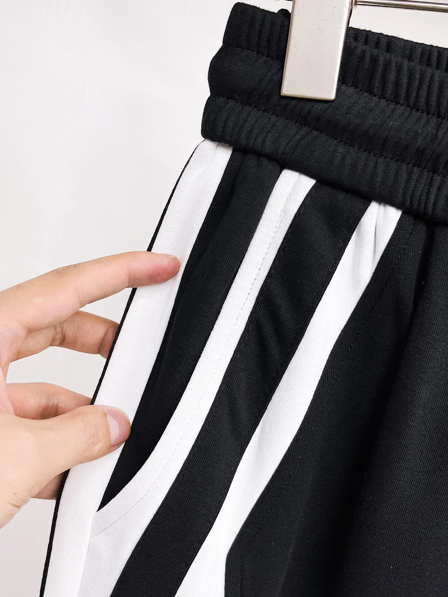 Side-Stripe Logo Track Pants D29014912 — view 5