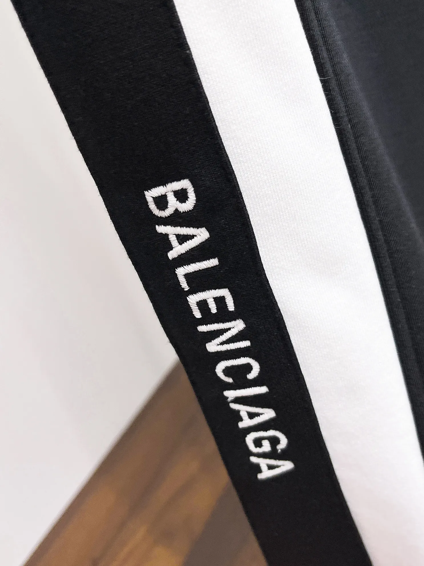 Side-Stripe Logo Track Pants D29014912 — view 8