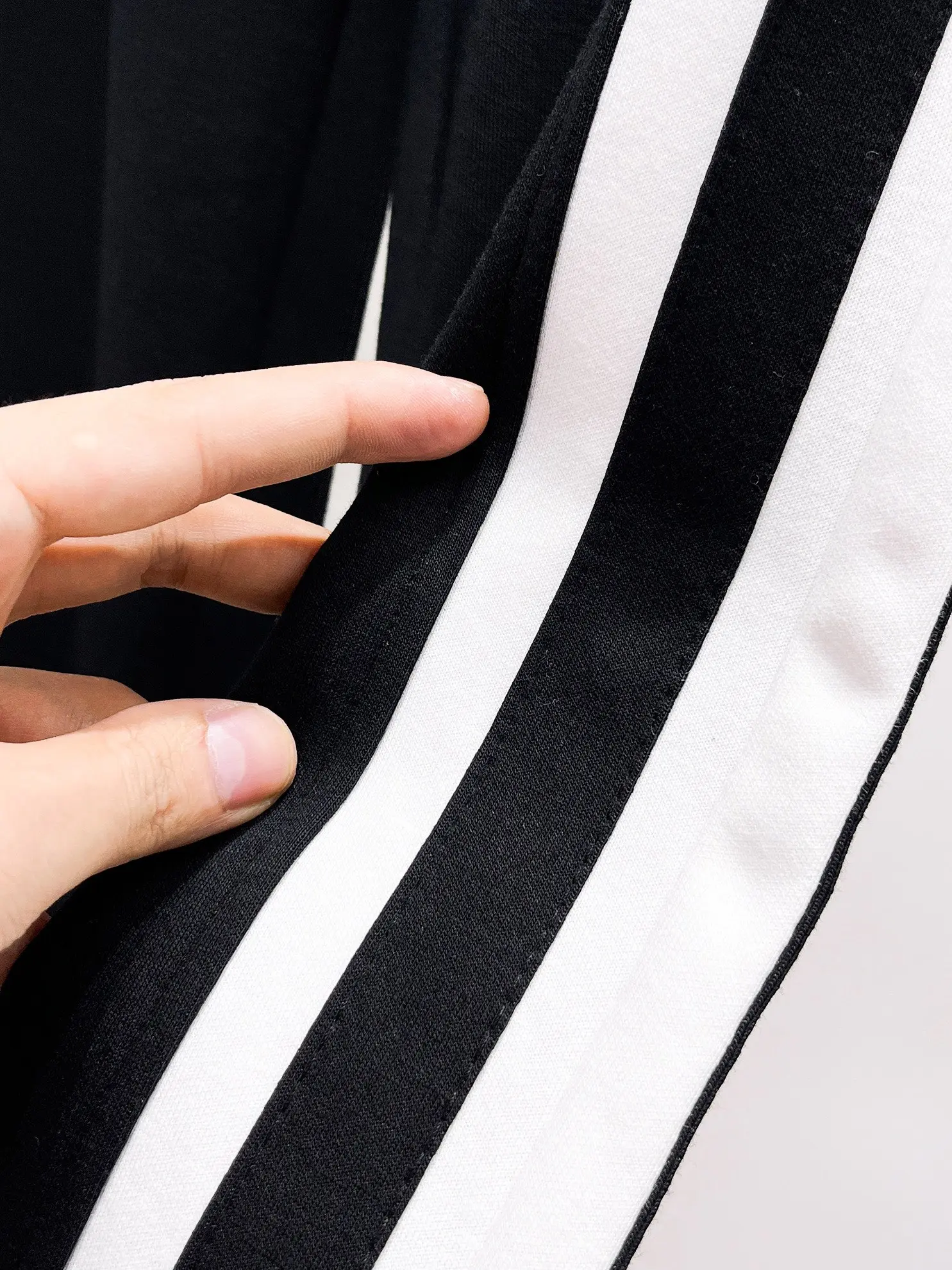 Side-Stripe Logo Track Pants D29014912 — view 9