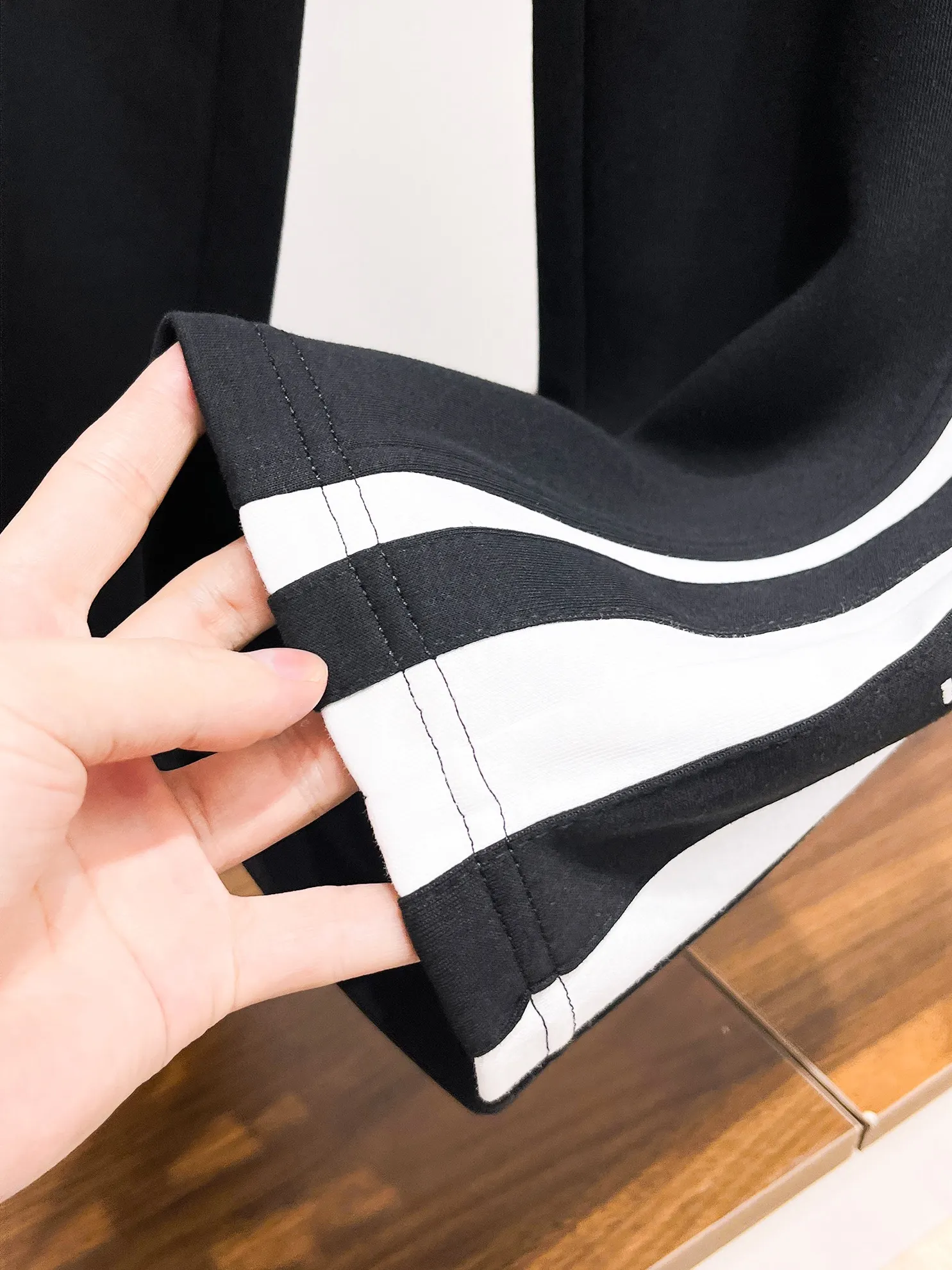 Side-Stripe Logo Track Pants D29014912 — view 10