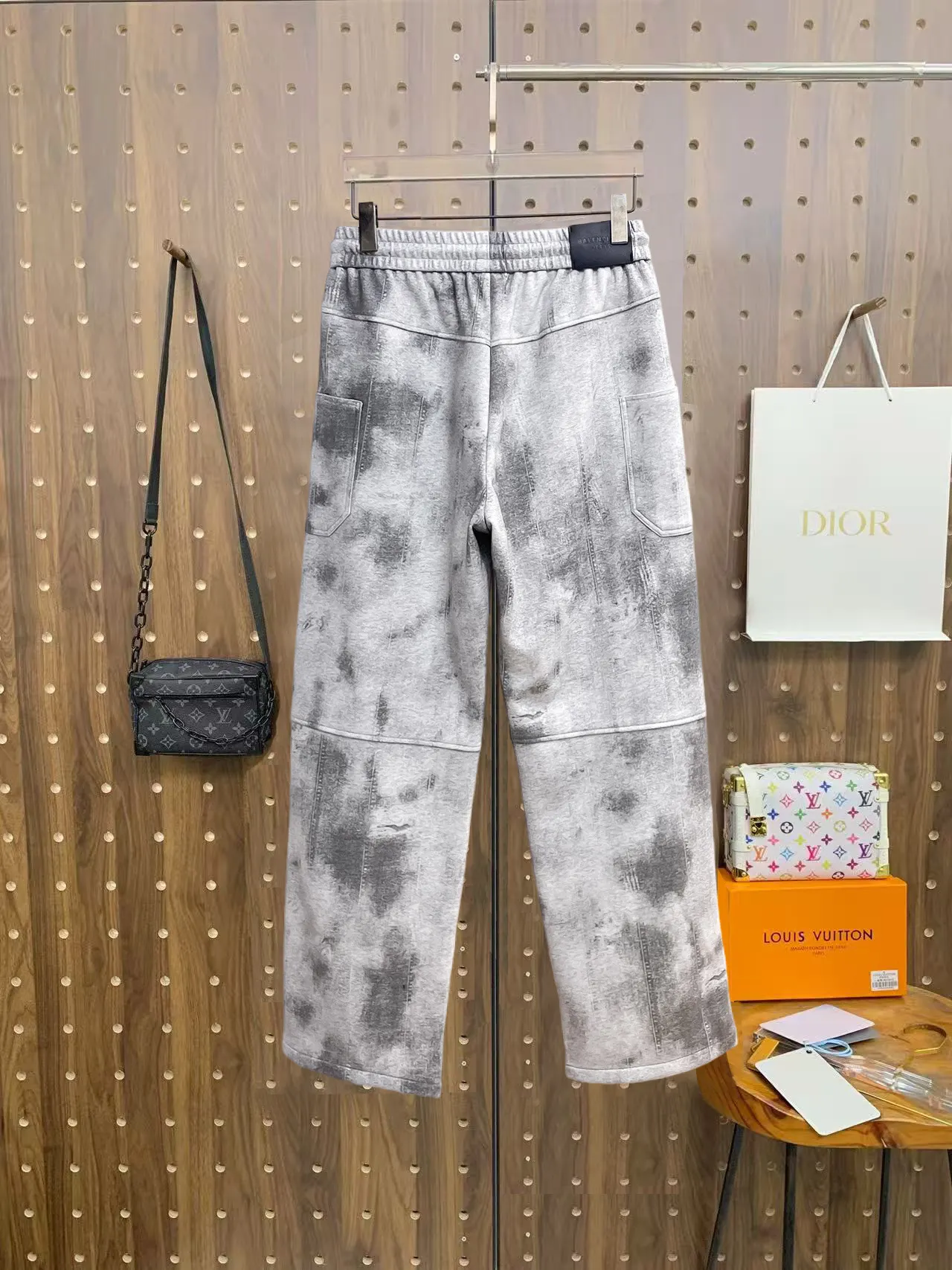 Logo-Patch Acid-Wash Sweatpants D29014893 — view 2
