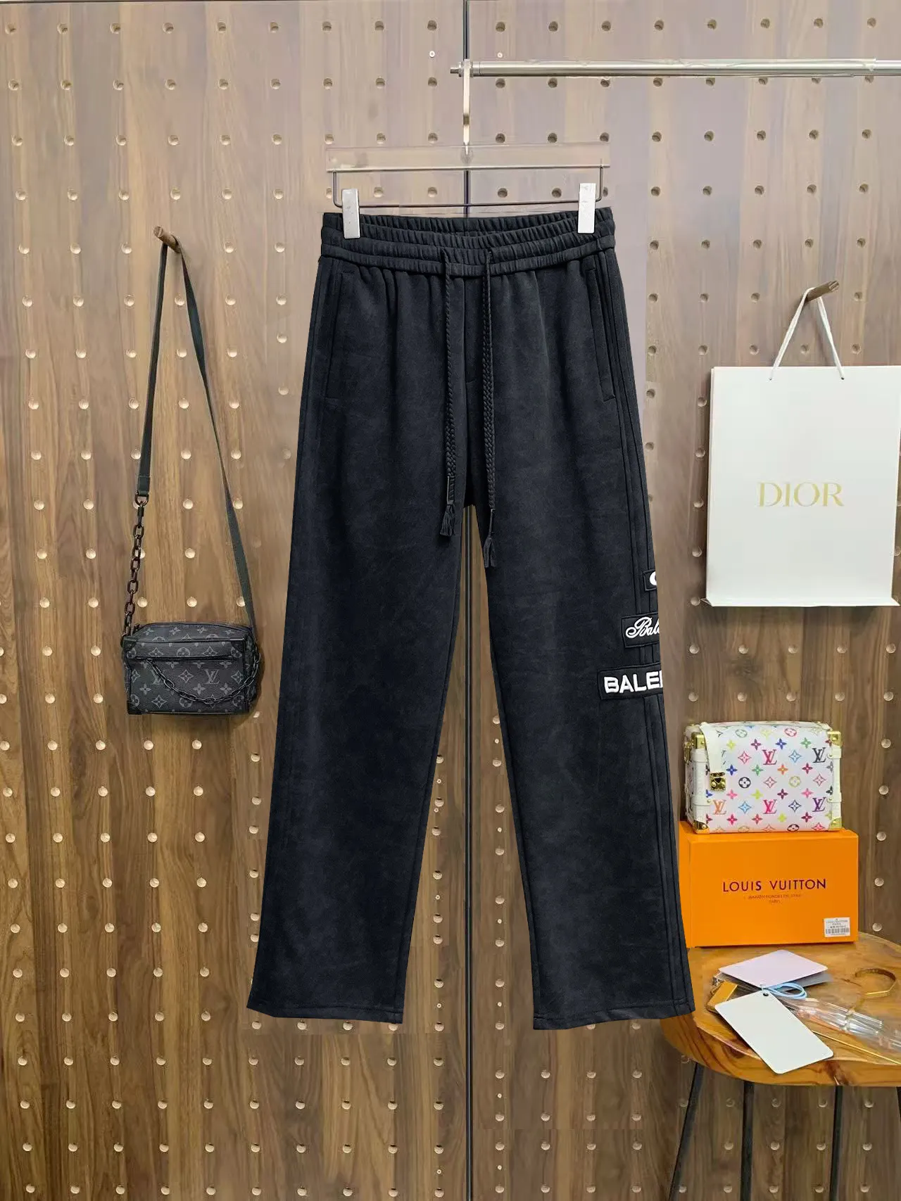 Logo-Patch Straight-Leg Sweatpants D29015056