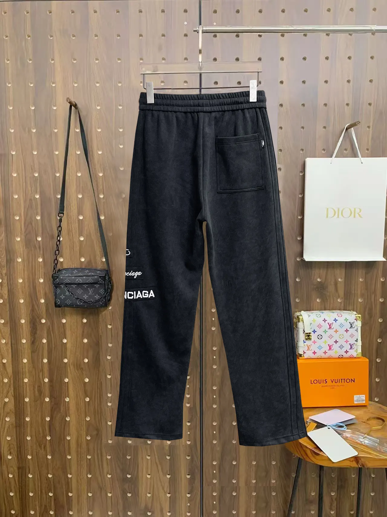Logo-Patch Straight-Leg Sweatpants D29015056 — view 2
