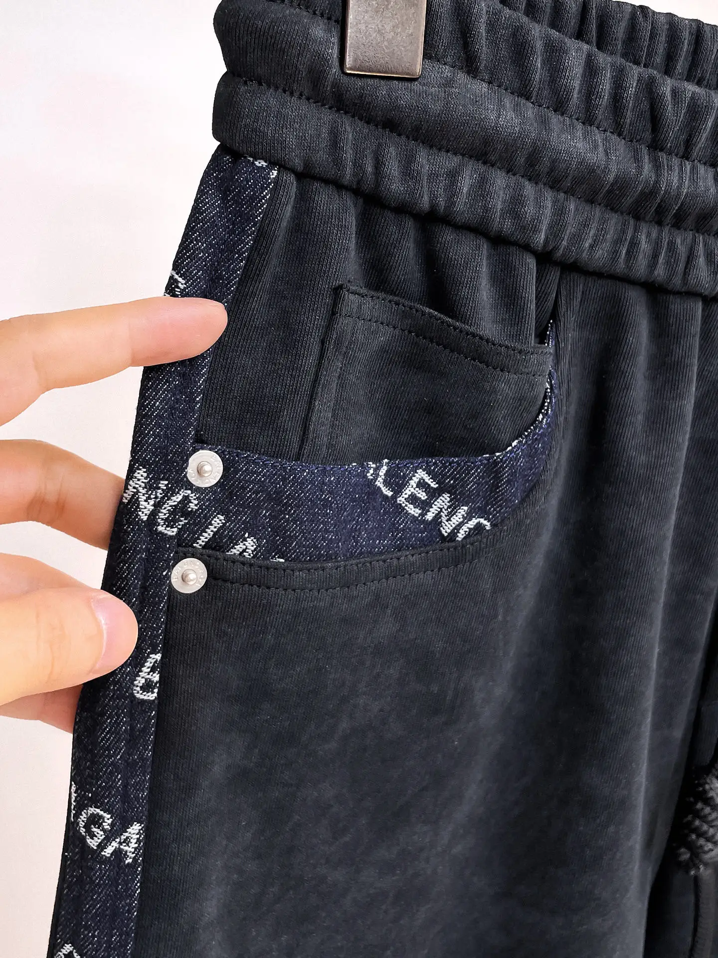 Logo-Print Side-Stripe Sweatpants D29015068 — view 4