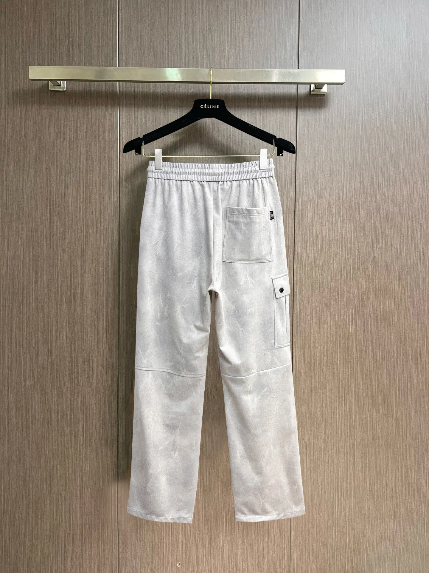 Logo-Patch Straight-Leg Cargo Trousers D29014978 — view 2