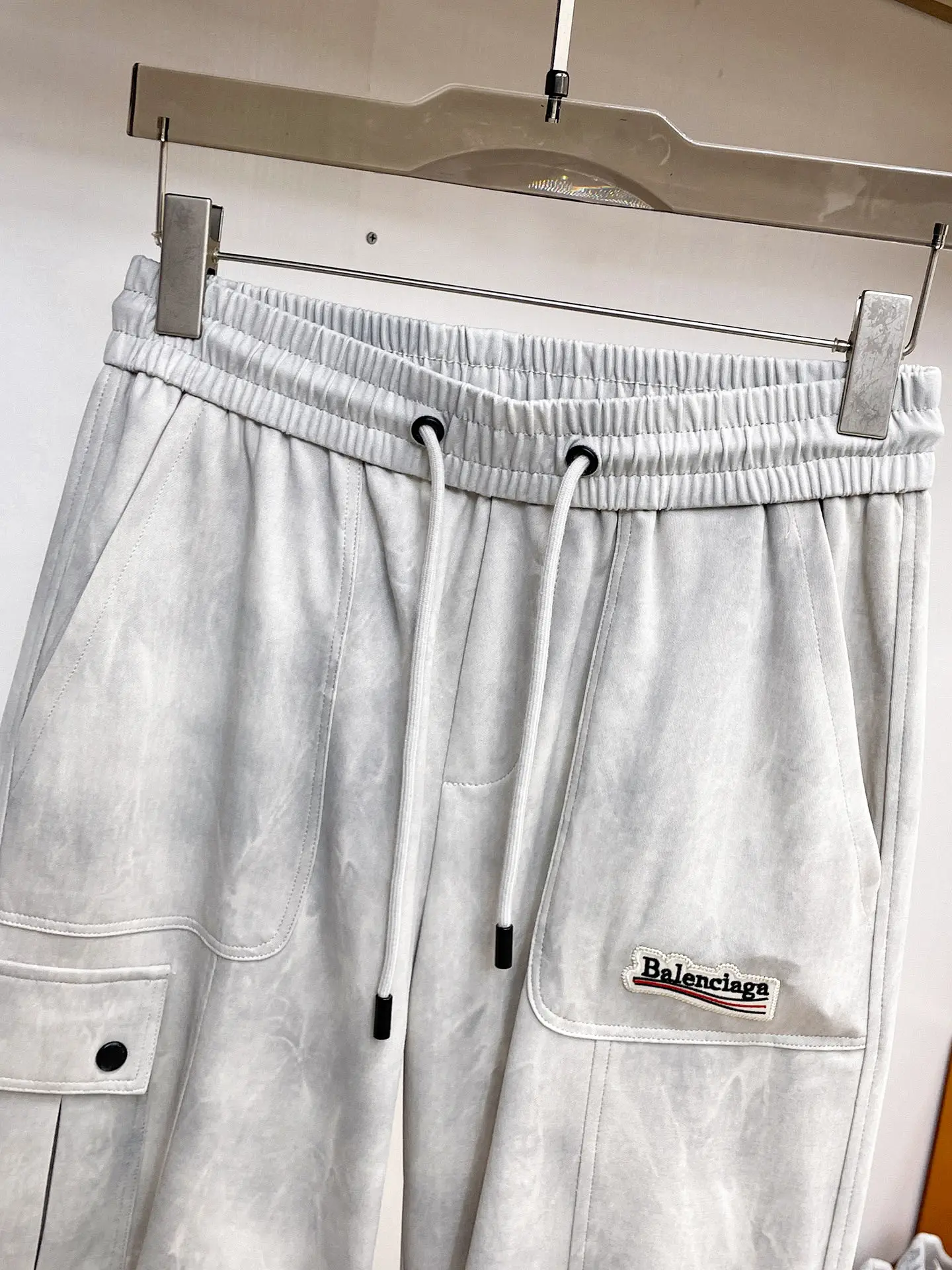 Logo-Patch Straight-Leg Cargo Trousers D29014978 — view 3