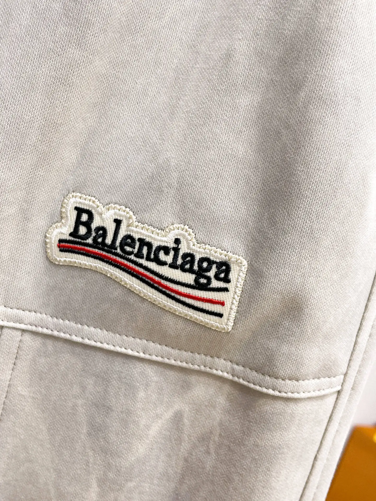 Logo-Patch Straight-Leg Cargo Trousers D29014978 — view 4