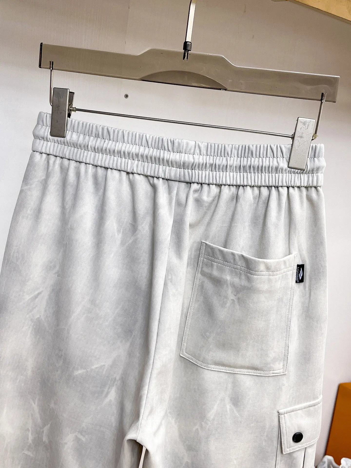 Logo-Patch Straight-Leg Cargo Trousers D29014978 — view 9