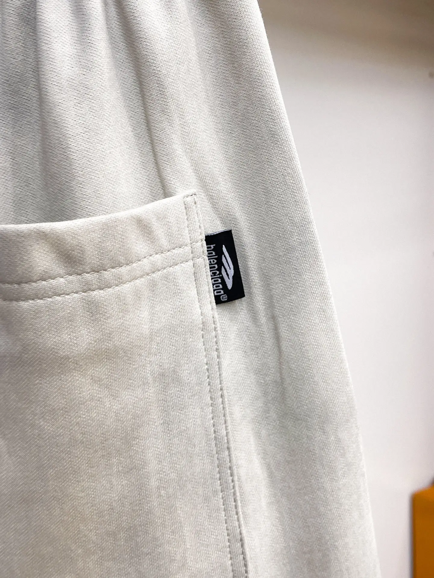 Logo-Patch Straight-Leg Cargo Trousers D29014978 — view 10