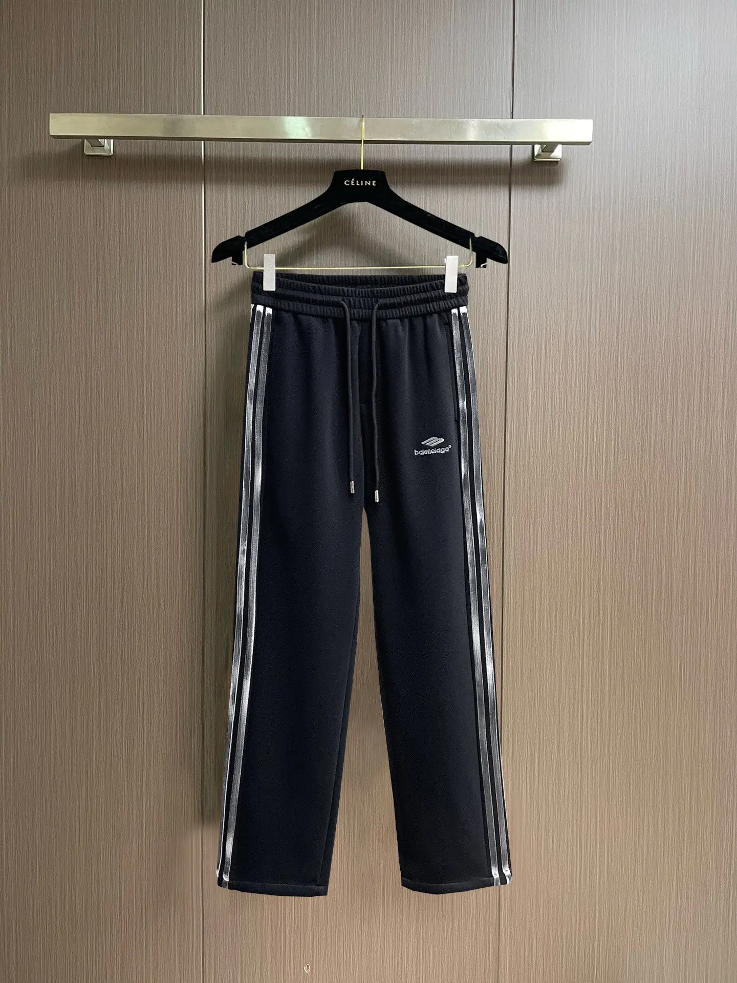 Logo-Embroidered Side-Stripe Sweatpants D29015014