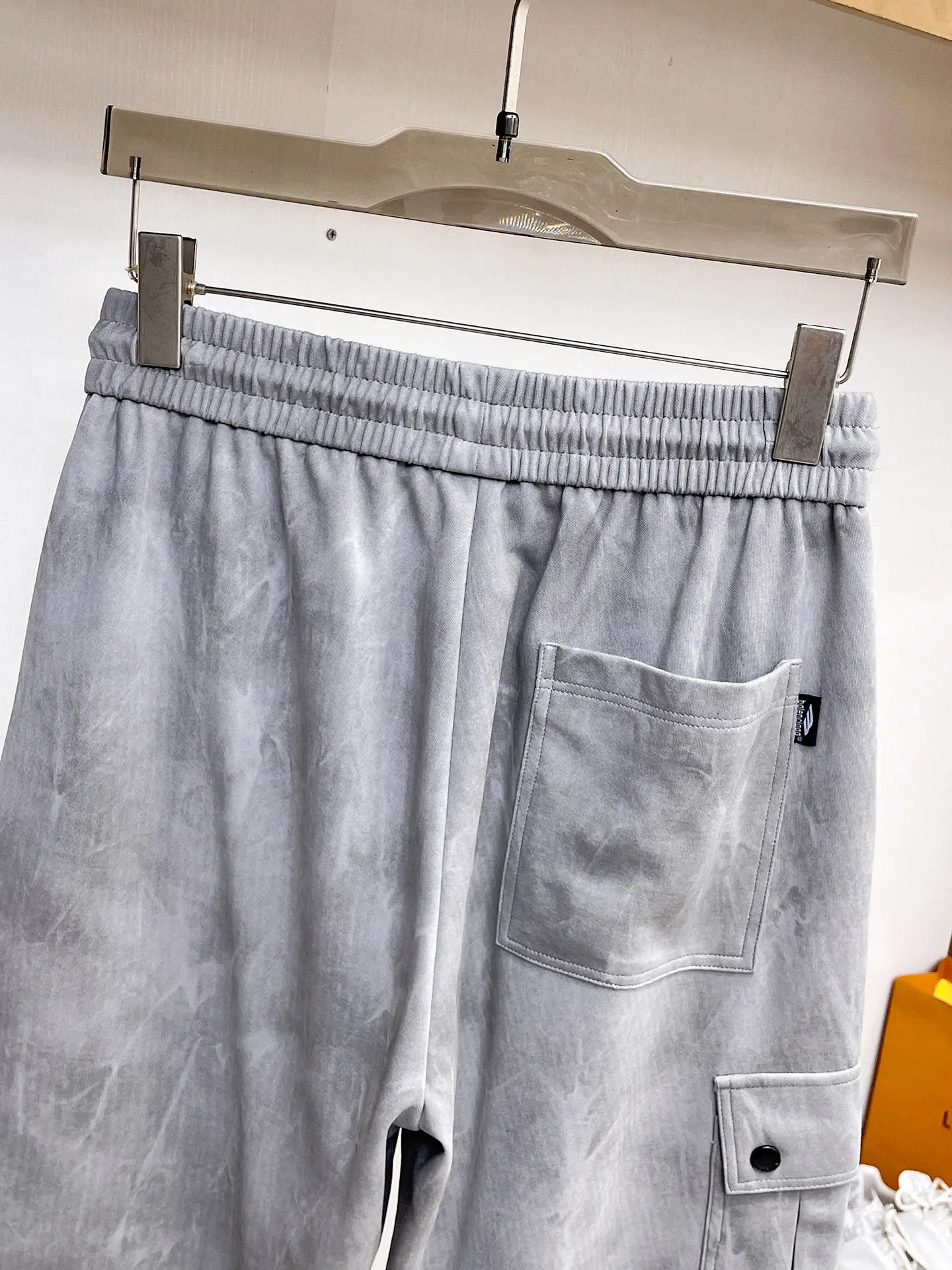Logo-Patch Acid-Wash Cargo Sweatpants D29014979 — view 9