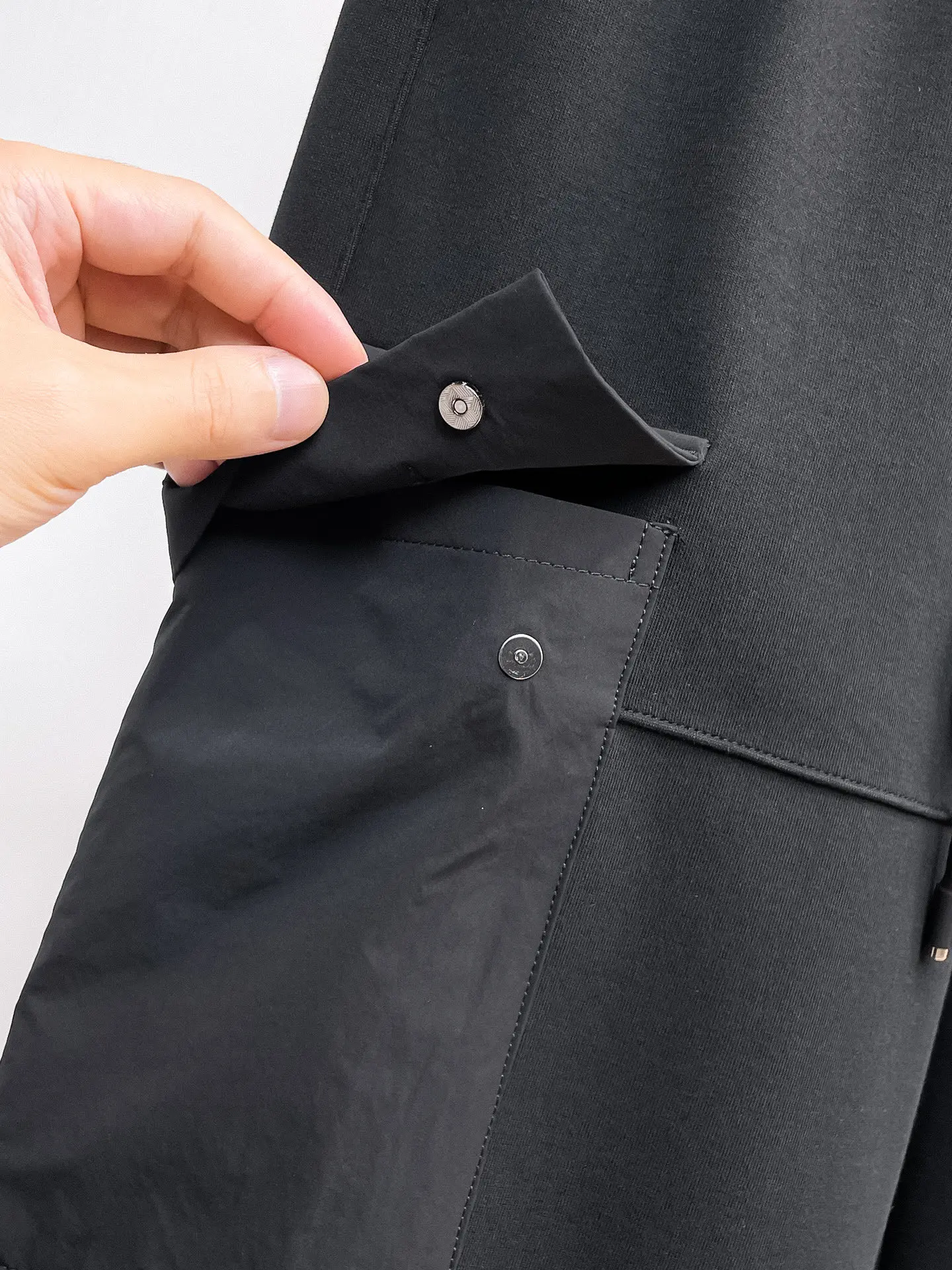 Logo-Patch Straight-Leg Cargo Trousers D29015060 — view 8