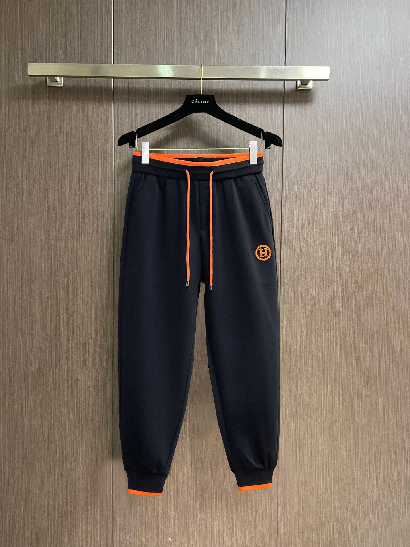 Logo-Patch Contrast-Trim Sweatpants D29015006