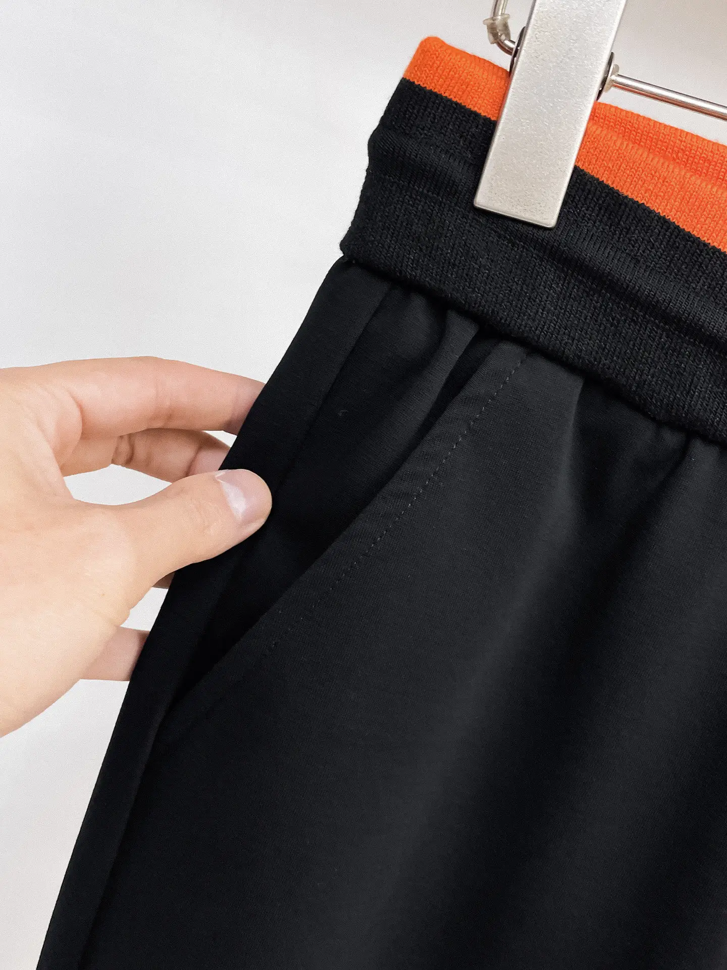 Logo-Patch Contrast-Trim Sweatpants D29015006 — view 5