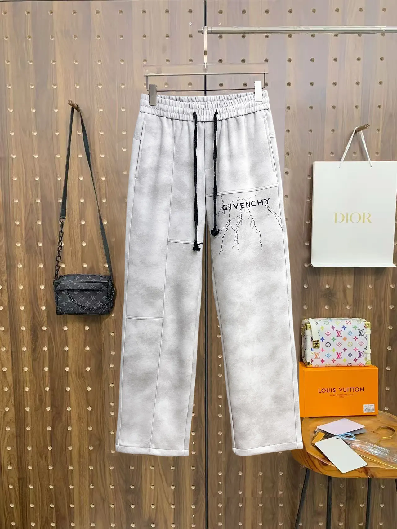 Givenchy Logo Print Drawstring Sweatpants D29015045