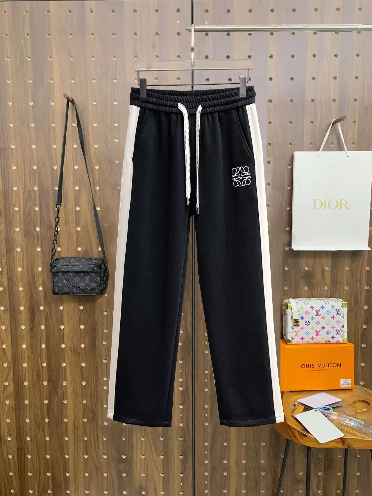 Logo-Embroidered Side-Stripe Sweatpants D29015043