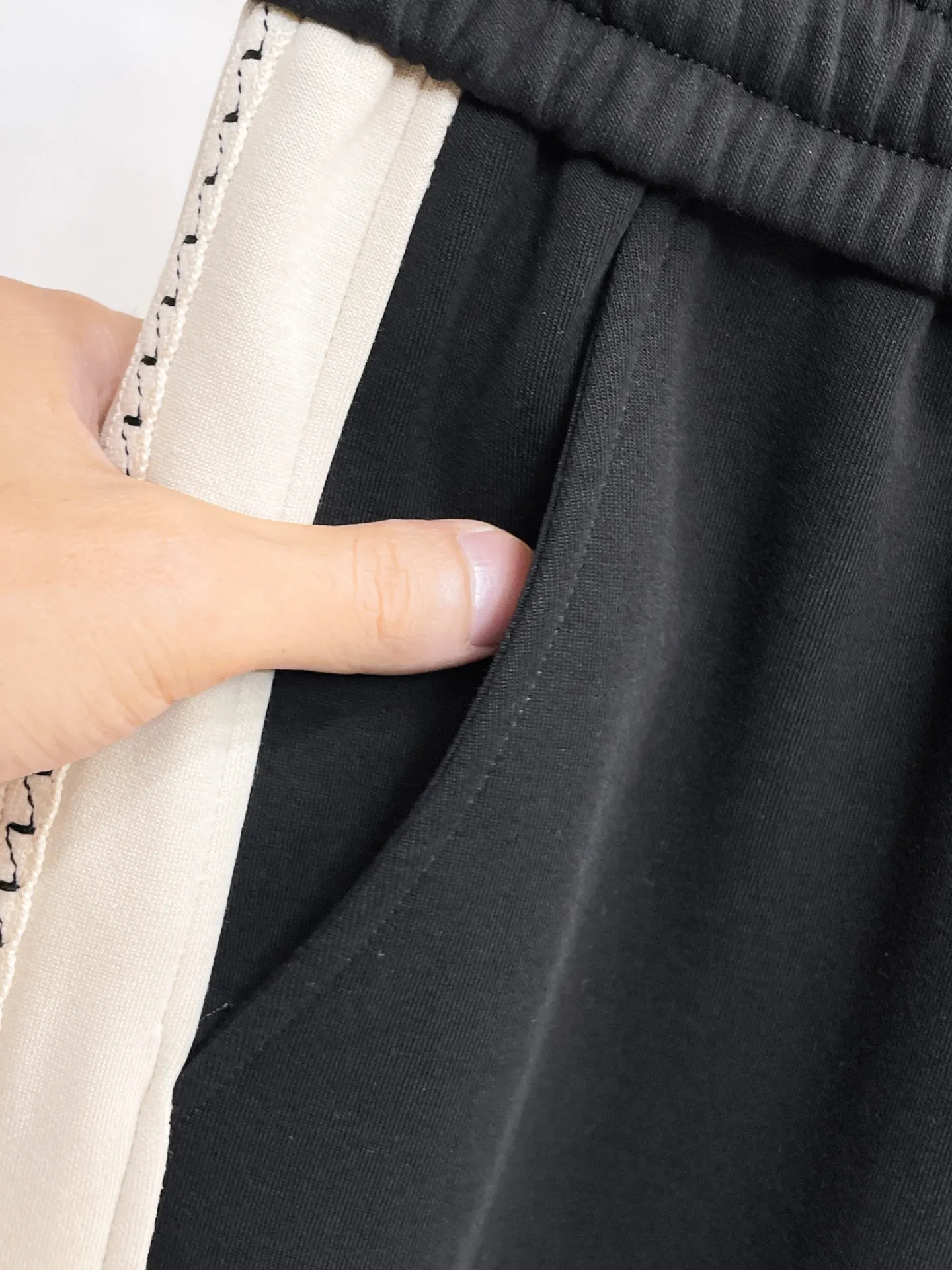 Logo-Embroidered Side-Stripe Sweatpants D29015043 — view 5