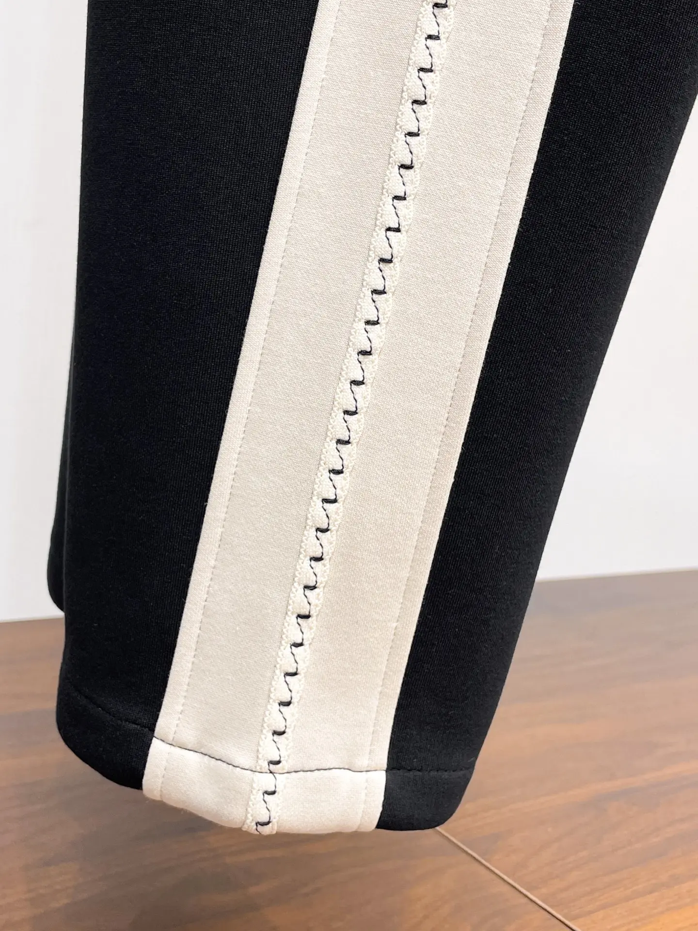 Logo-Embroidered Side-Stripe Sweatpants D29015043 — view 10