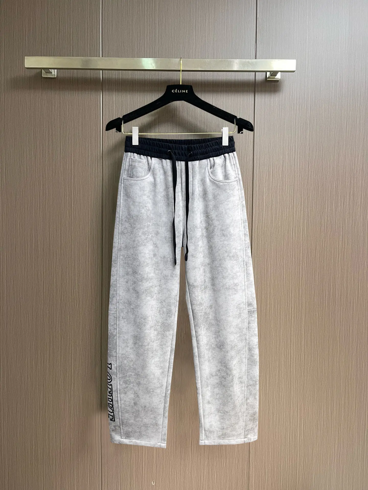 Logo-Print Acid-Wash Sweatpants D29015010