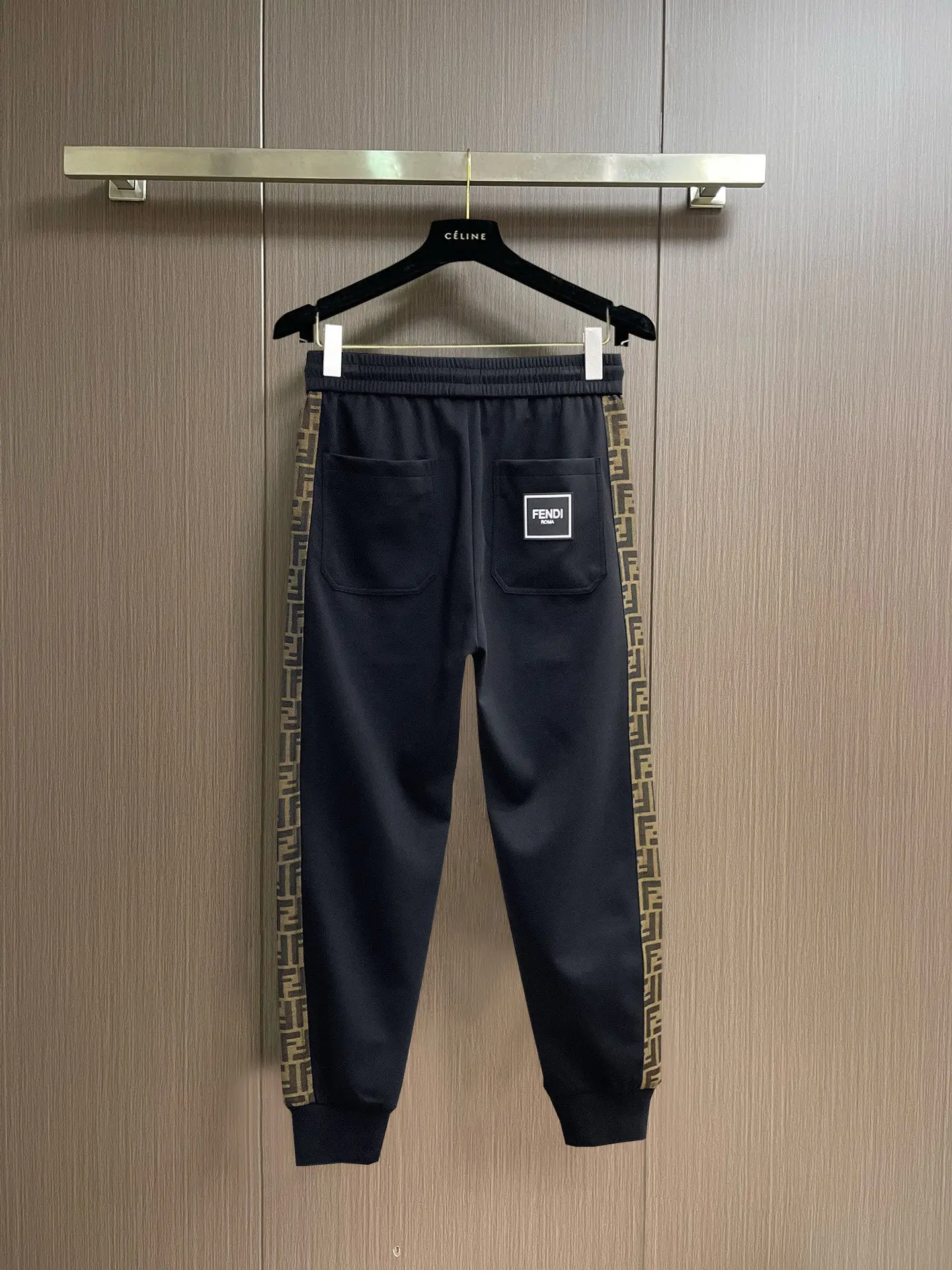 Logo-Print Tapered Sweatpants D29015013 — view 2