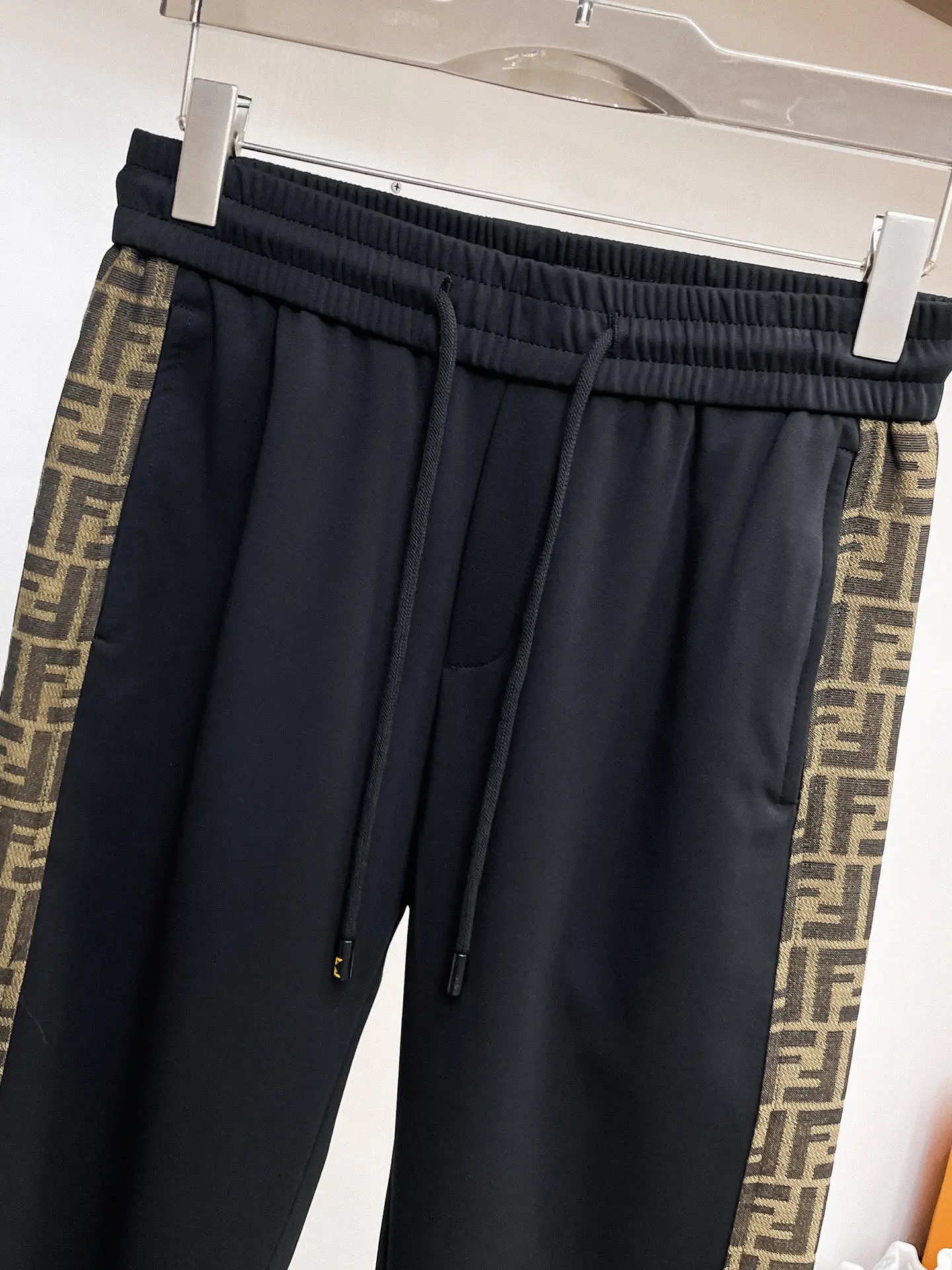 Logo-Print Tapered Sweatpants D29015013 — view 3