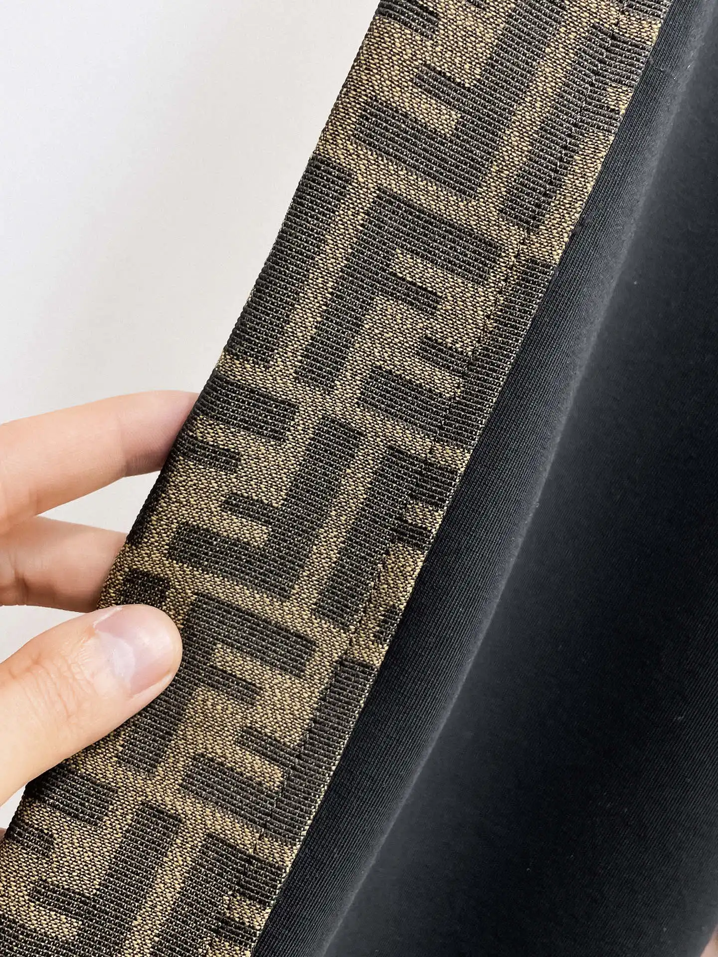 Logo-Print Tapered Sweatpants D29015013 — view 5
