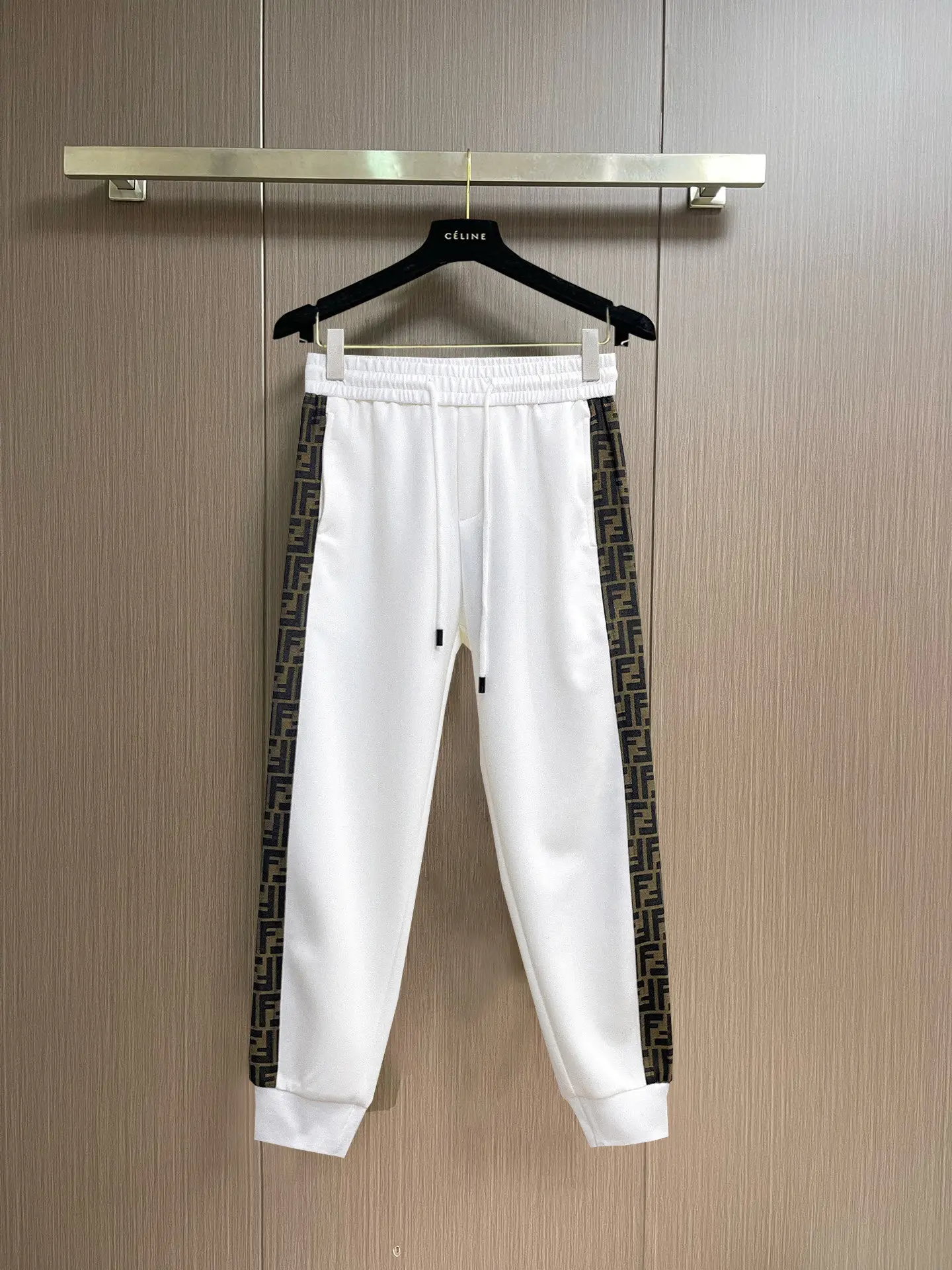Logo-Print Side-Stripe Sweatpants D29015012
