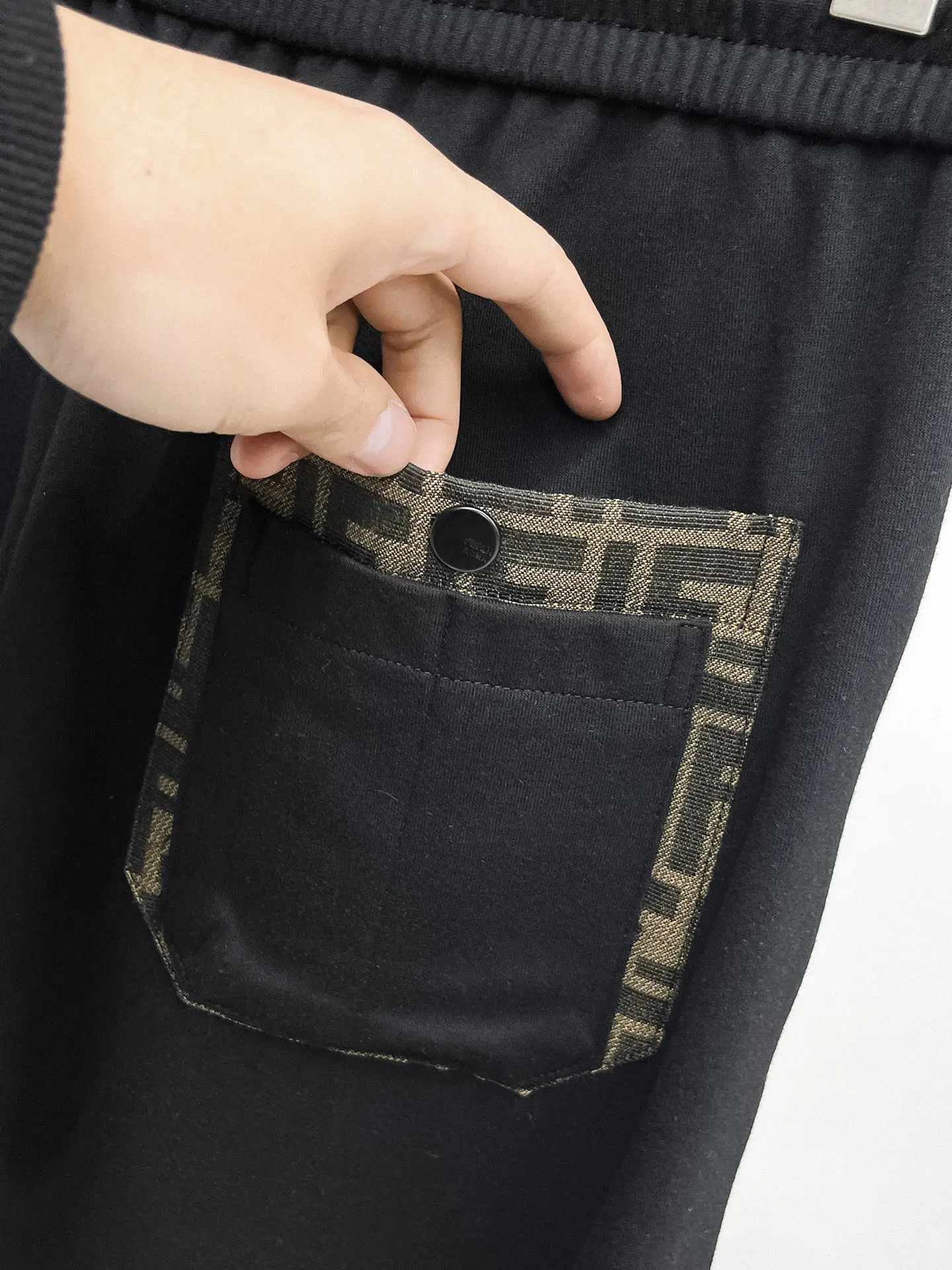 Logo-Embroidered Drawstring Sweatpants D29015031 — view 9
