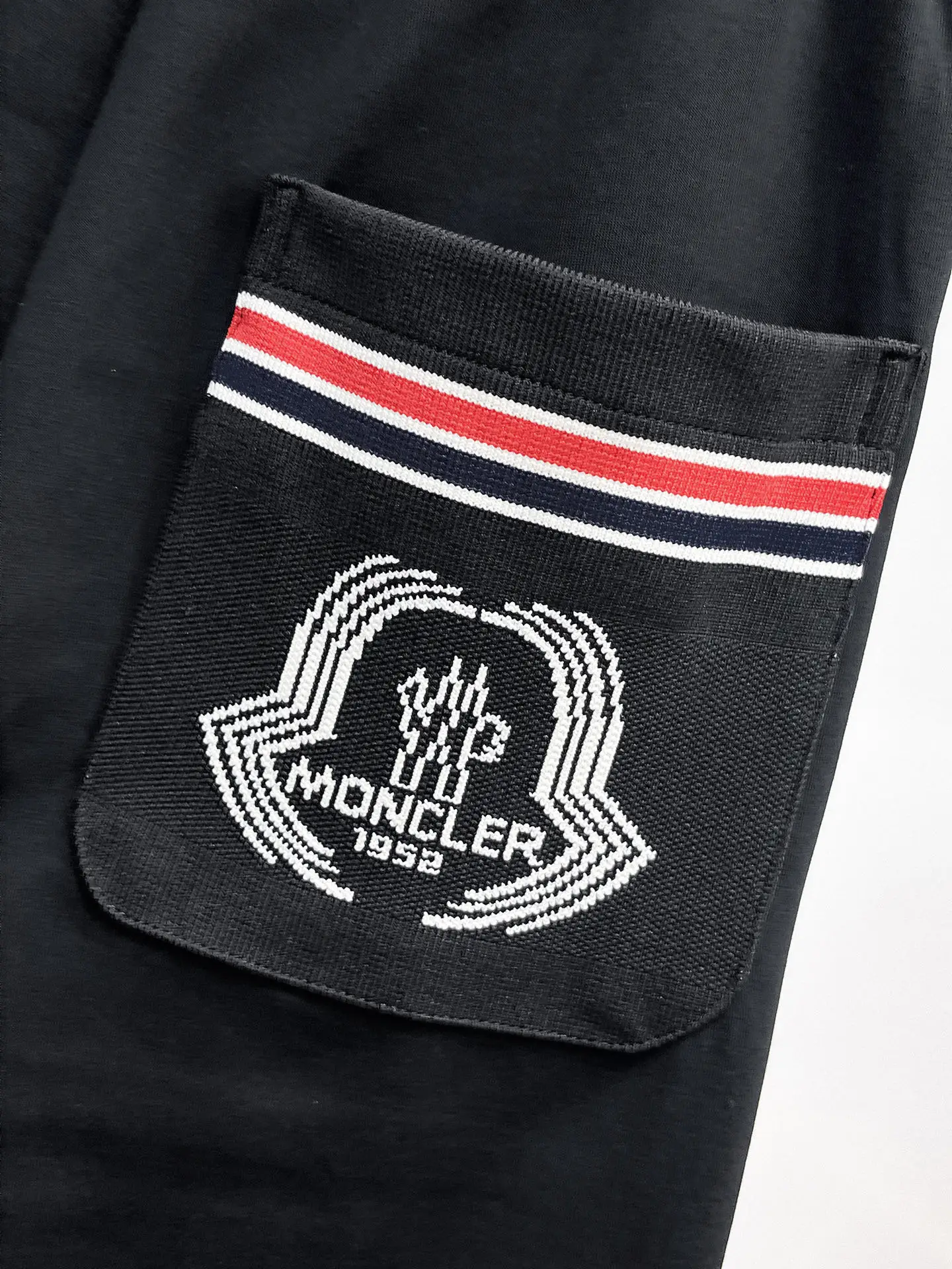 Logo-Detailed Tapered Sweatpants D29015021 — view 11