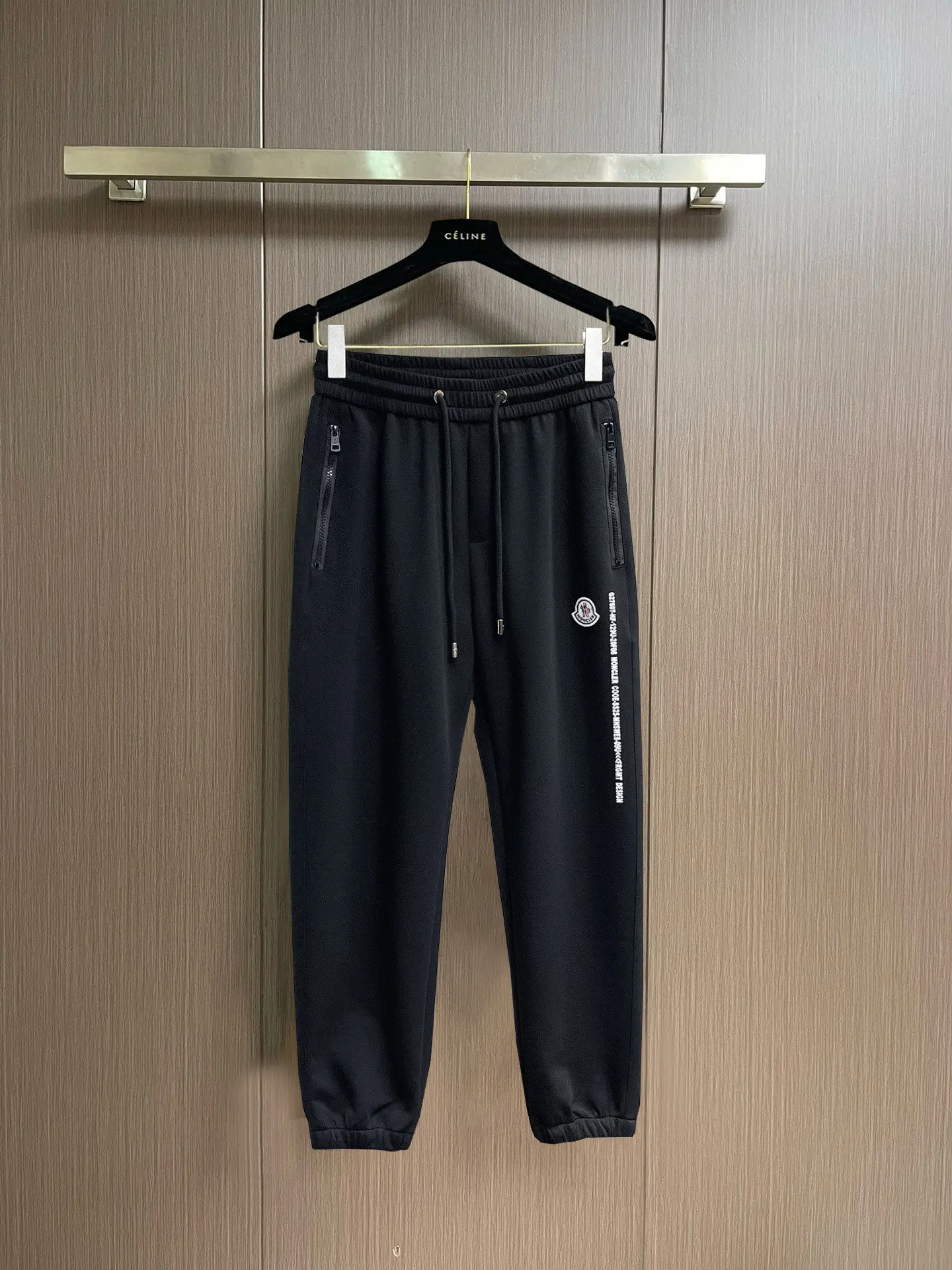 Logo-Appliquéd Tapered Sweatpants D29015035
